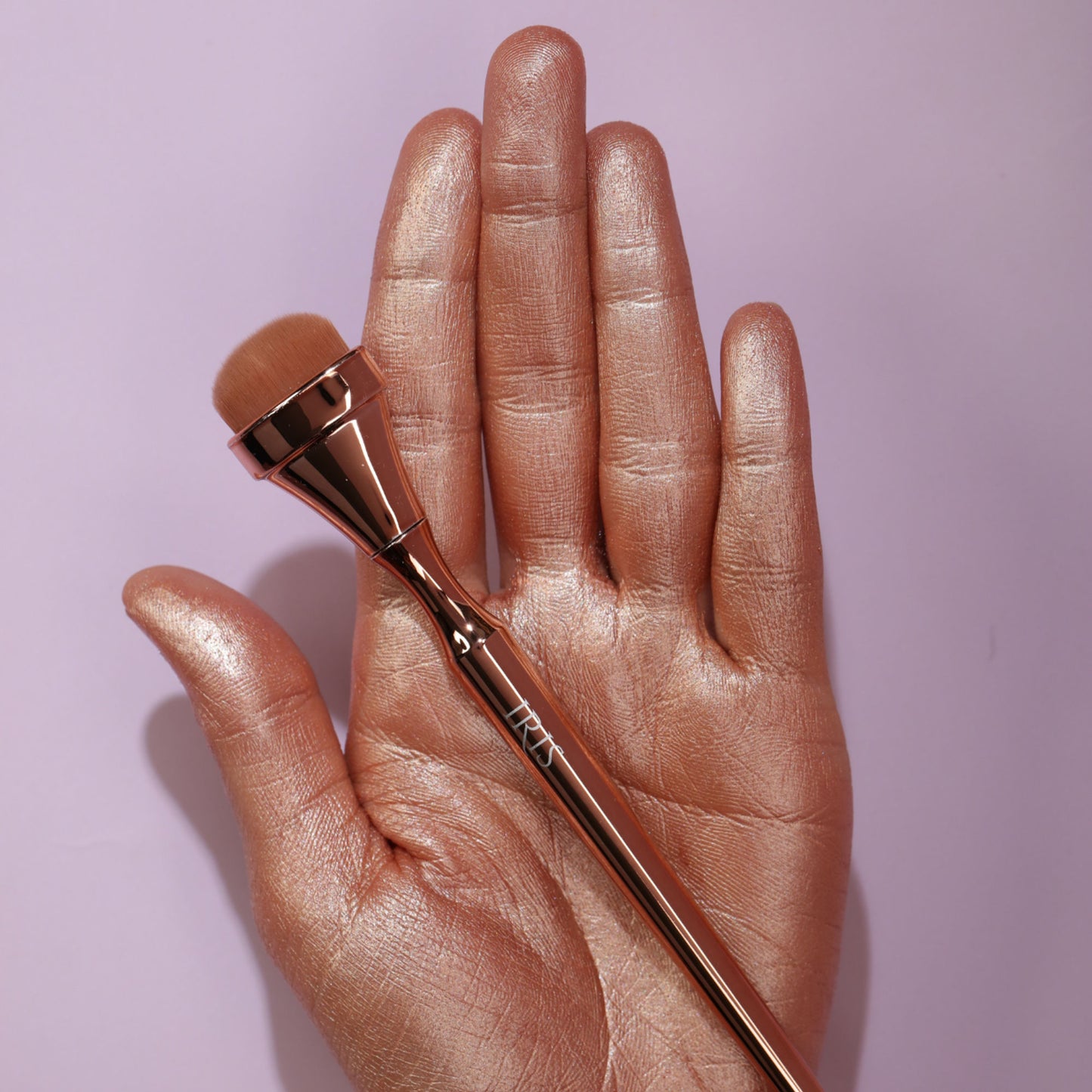 IRIS COSMETICS Luminous HD Highlighter Brush - Distacart