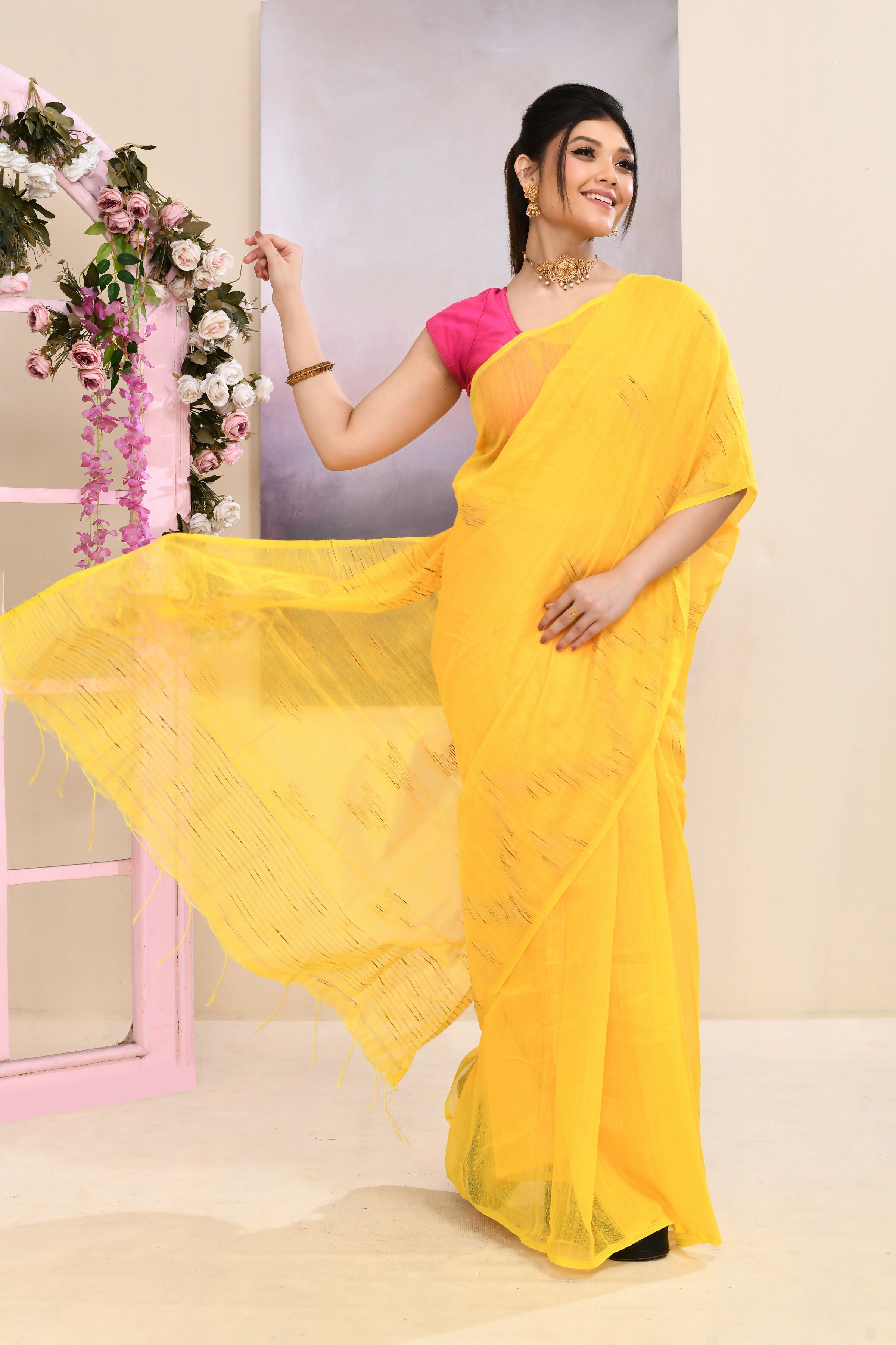 Piyari Fashion Women's Yellow Embellished Cotton Blend Jamdani Saree - Dista
