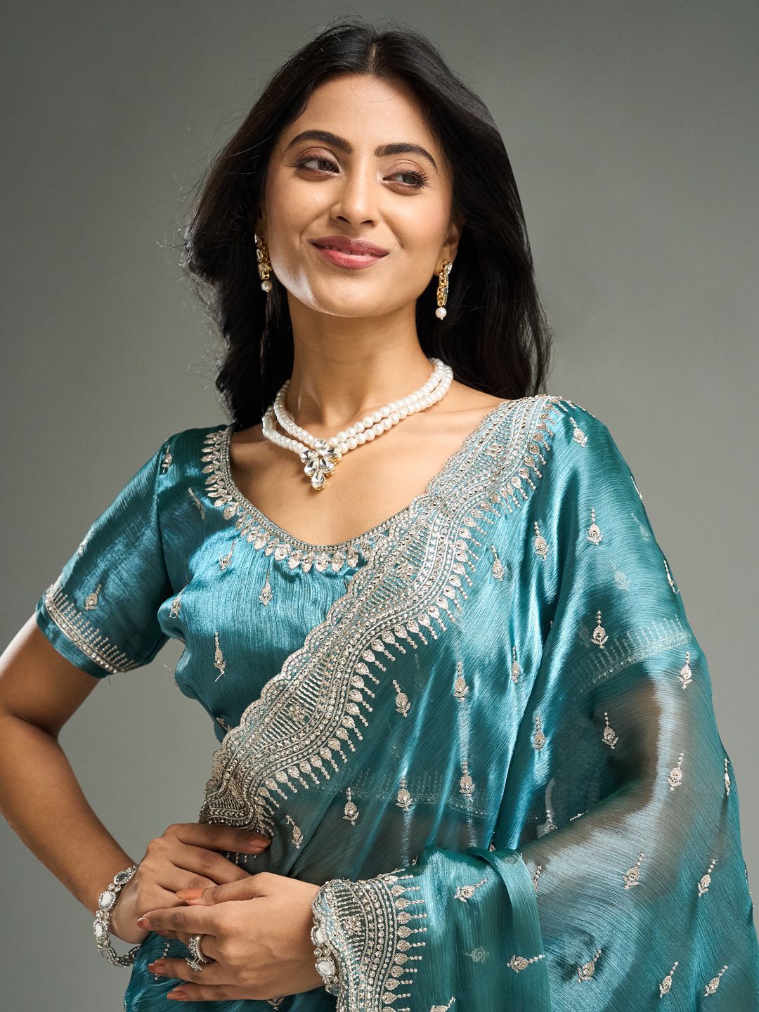 kasee Floral Embroidered Silk Blend Saree - Distacart