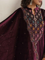 Thumbnail for trueBrowns Purple Velvet Geometric Embroidered Kurta Pant Dupatta Set