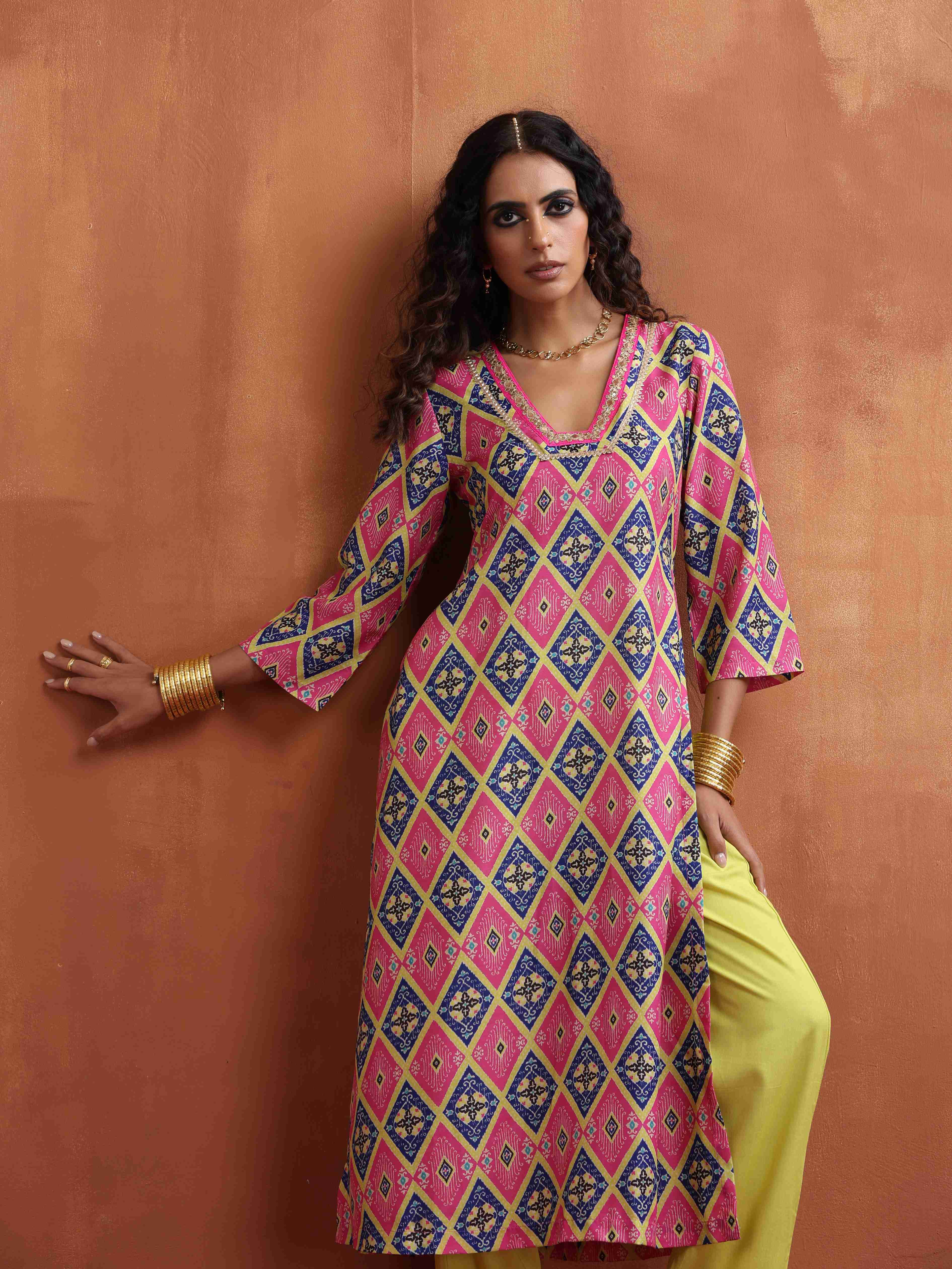 trueBrowns Pink Print High Slit Kurta Set - Distacart