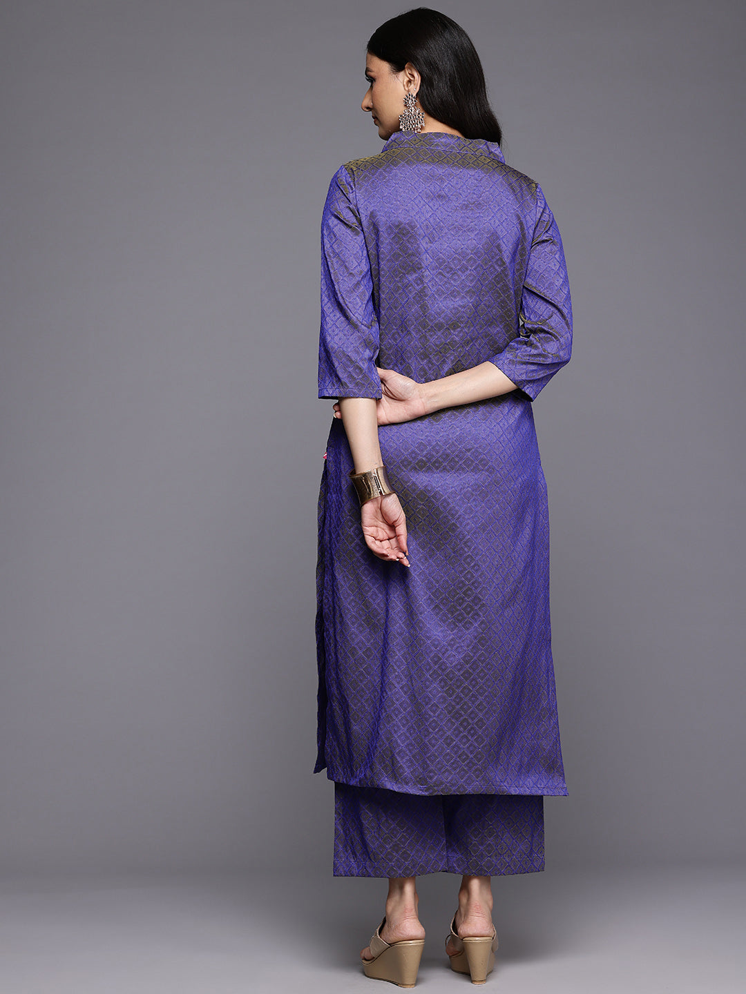 Varanga Women Blue Jacquard V Neck Kurta With Bottom And Dupatta - Distacart