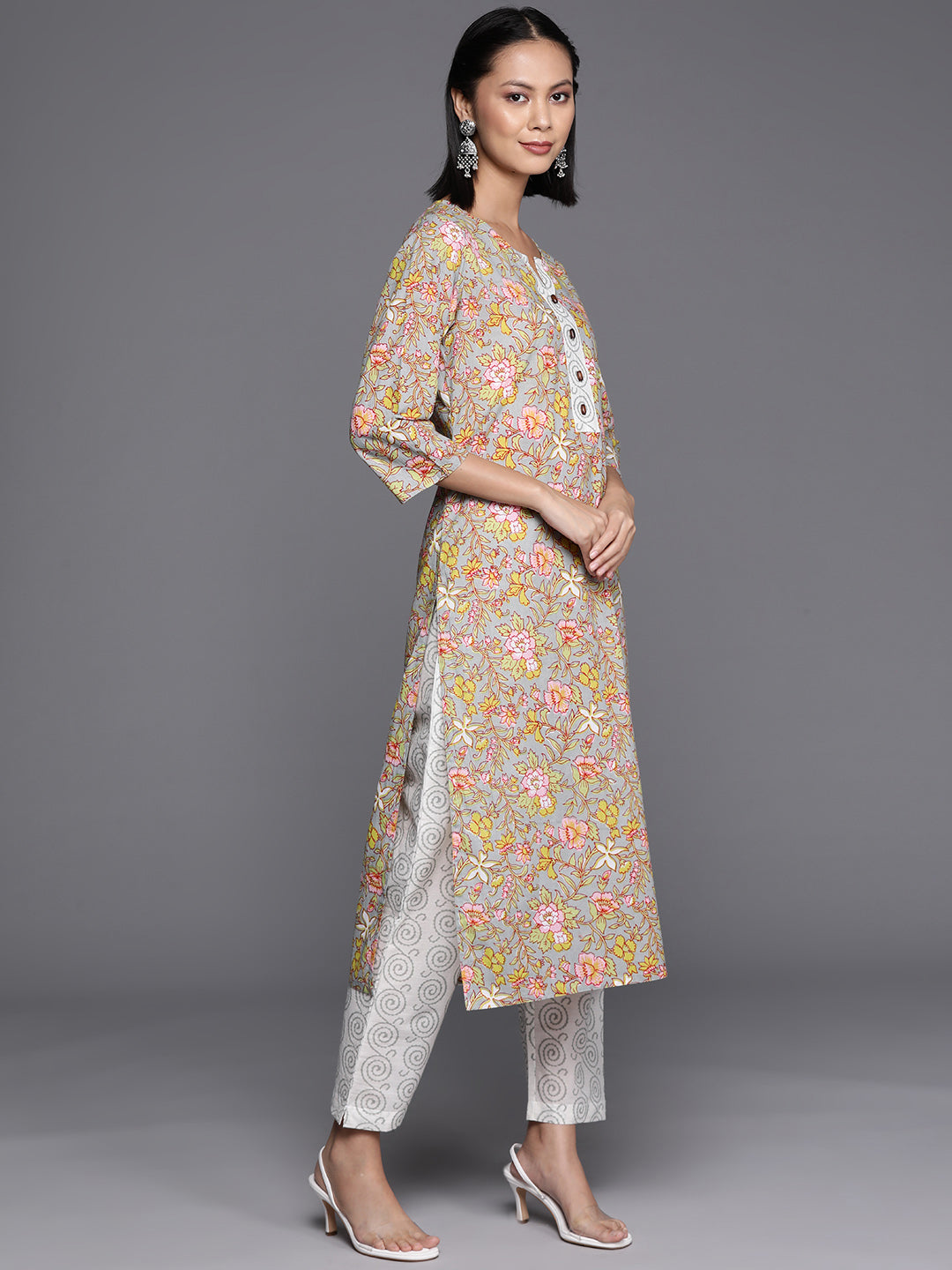 Varanga Women Grey And Green Floral Printed Straight Kurta With Printed Trouser - Distacart