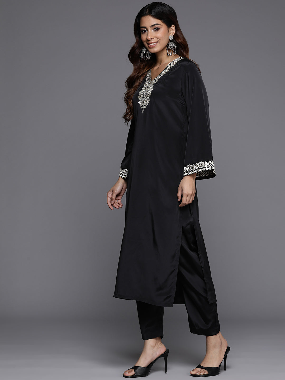 Varanga Women Black Mirror Embroidered Kurta Set - Distacart