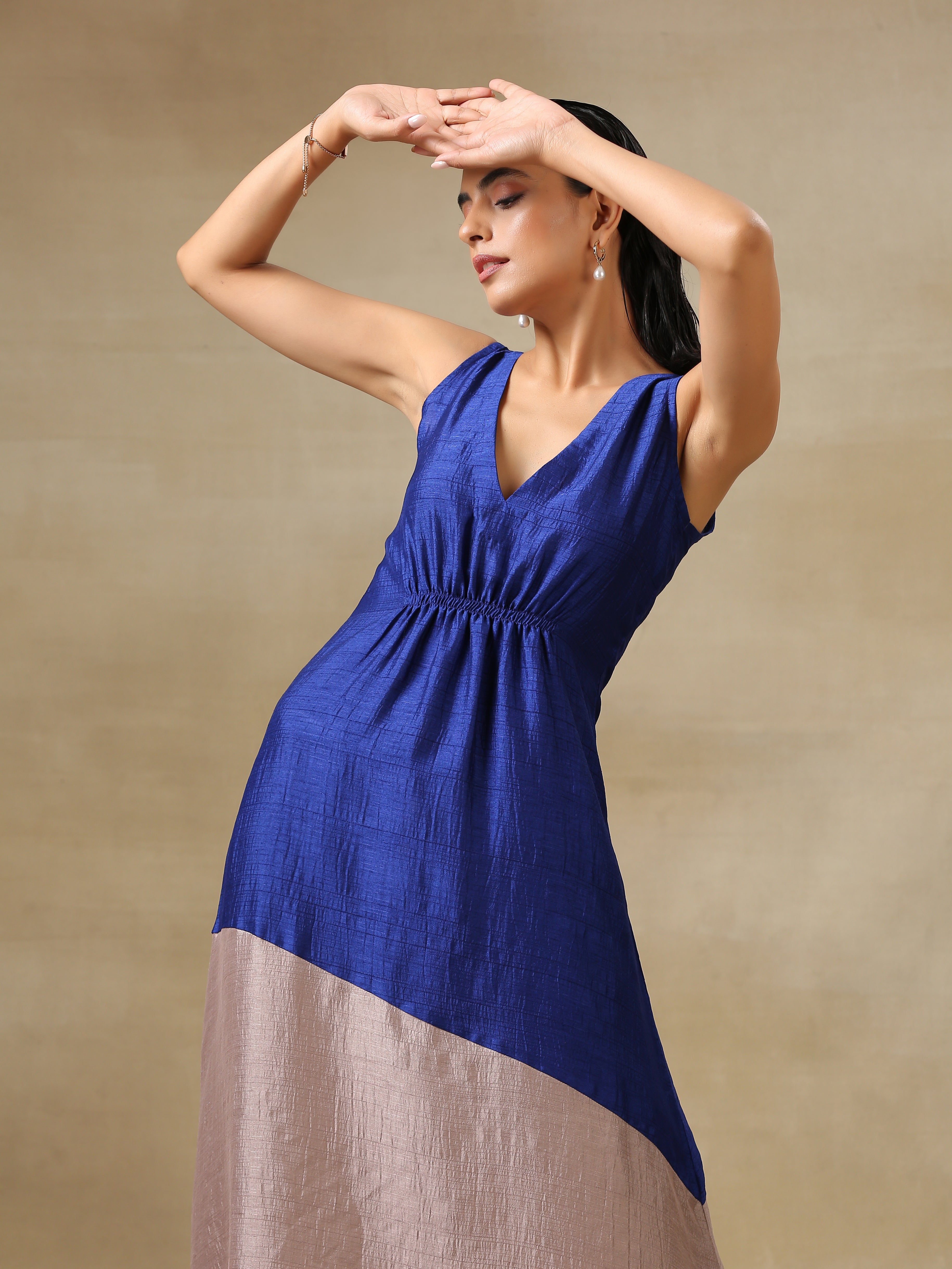 trueBrowns Blue and Grey Textured Silk Sleeveless Round Hemline Kurta Pant Set - Distacart