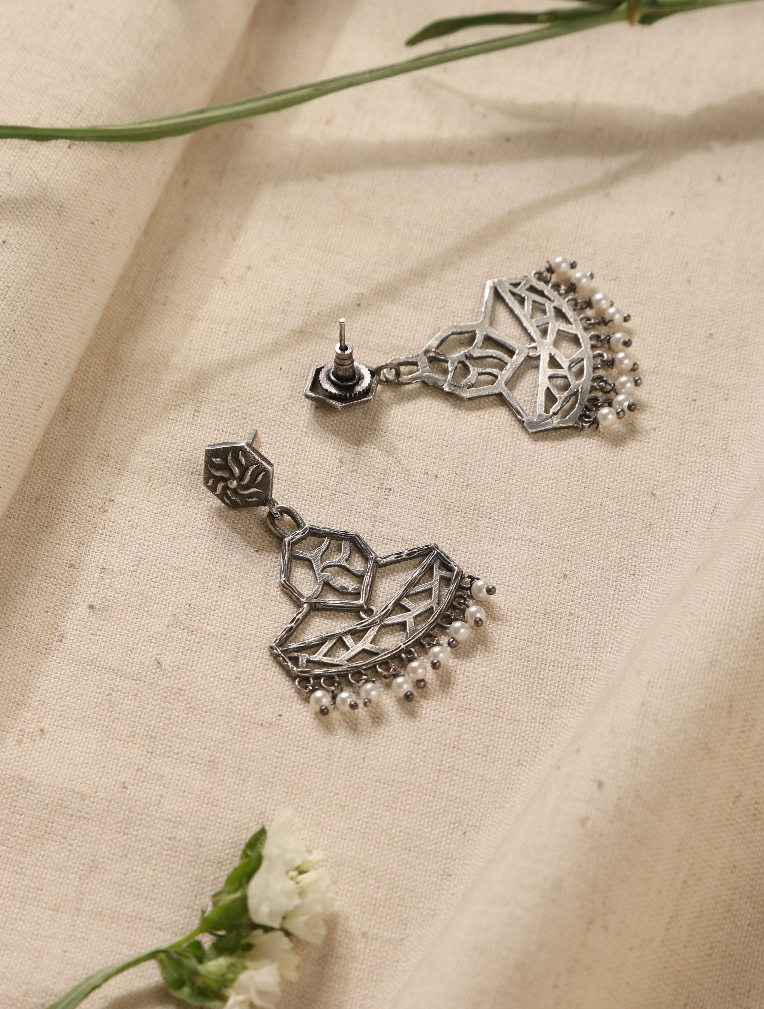 trueBrowns Silver Jaali Earrings