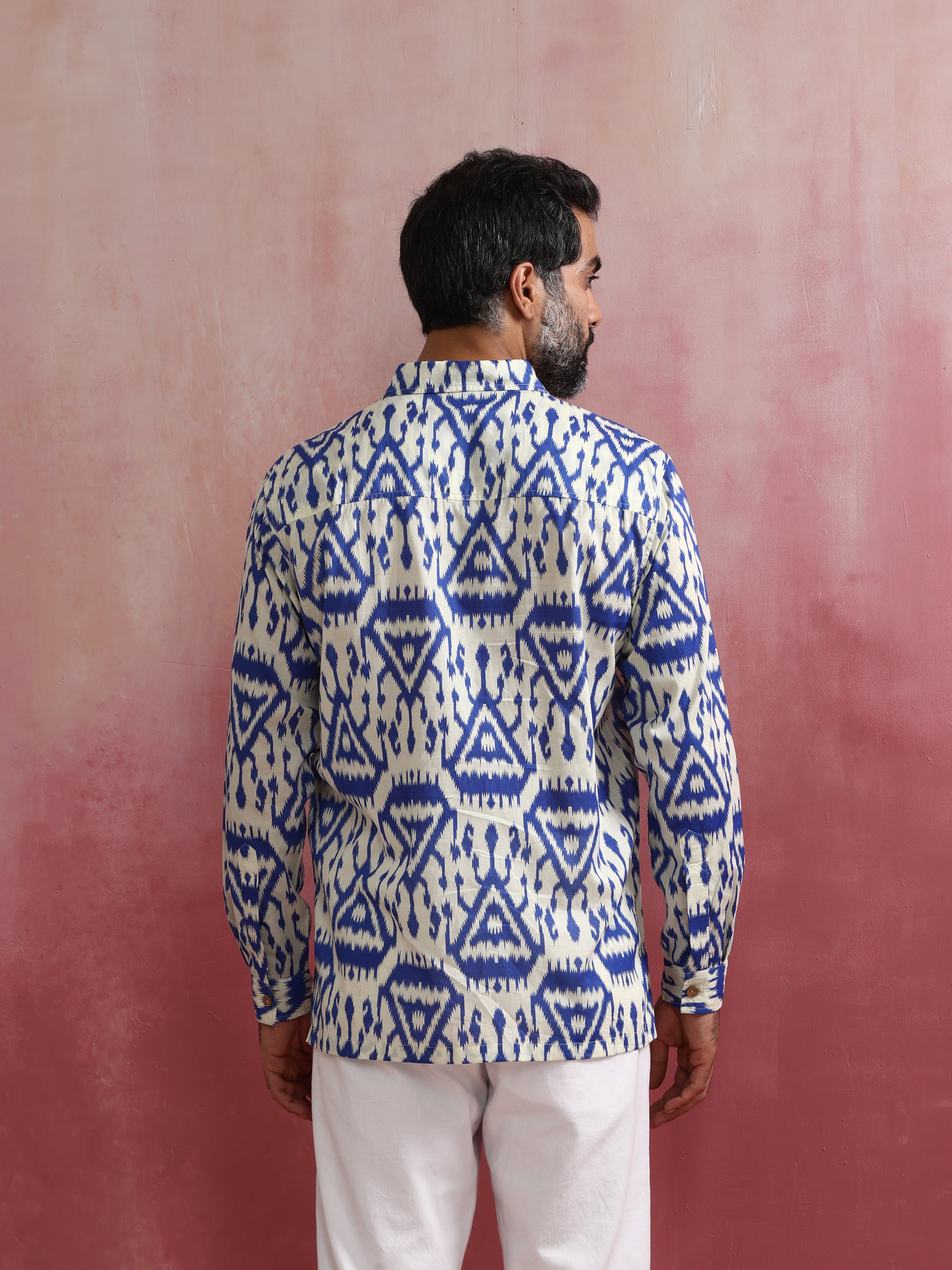 trueBrowns Men's Blue Ikat Print Cambric Shirt
