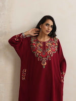 Thumbnail for trueBrowns Maroon Kashmiri Floral Embroidered Woollen Phiran Kurta - Distacart