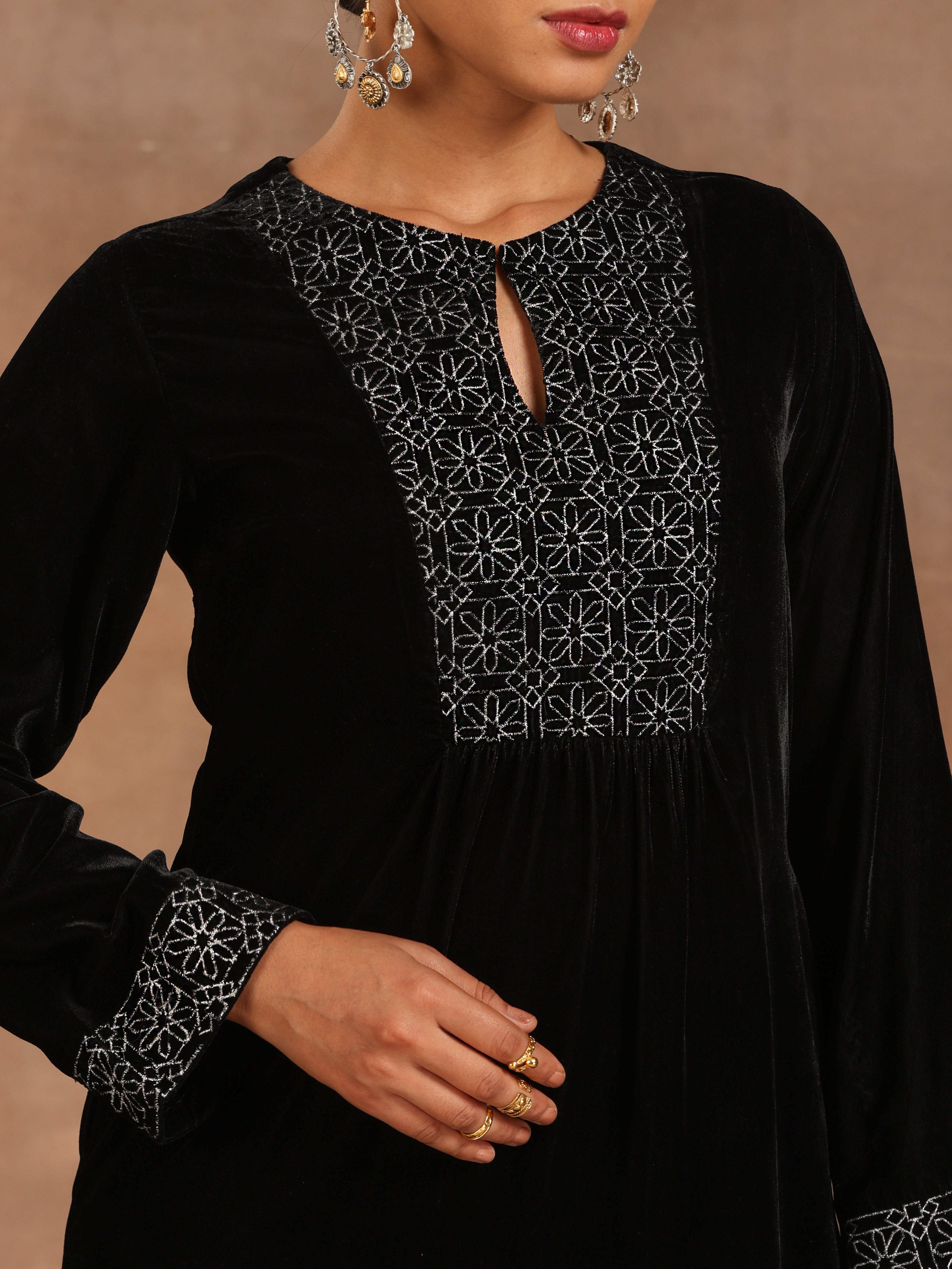 trueBrowns Black Velvet Embroidered Kurta - Distacart
