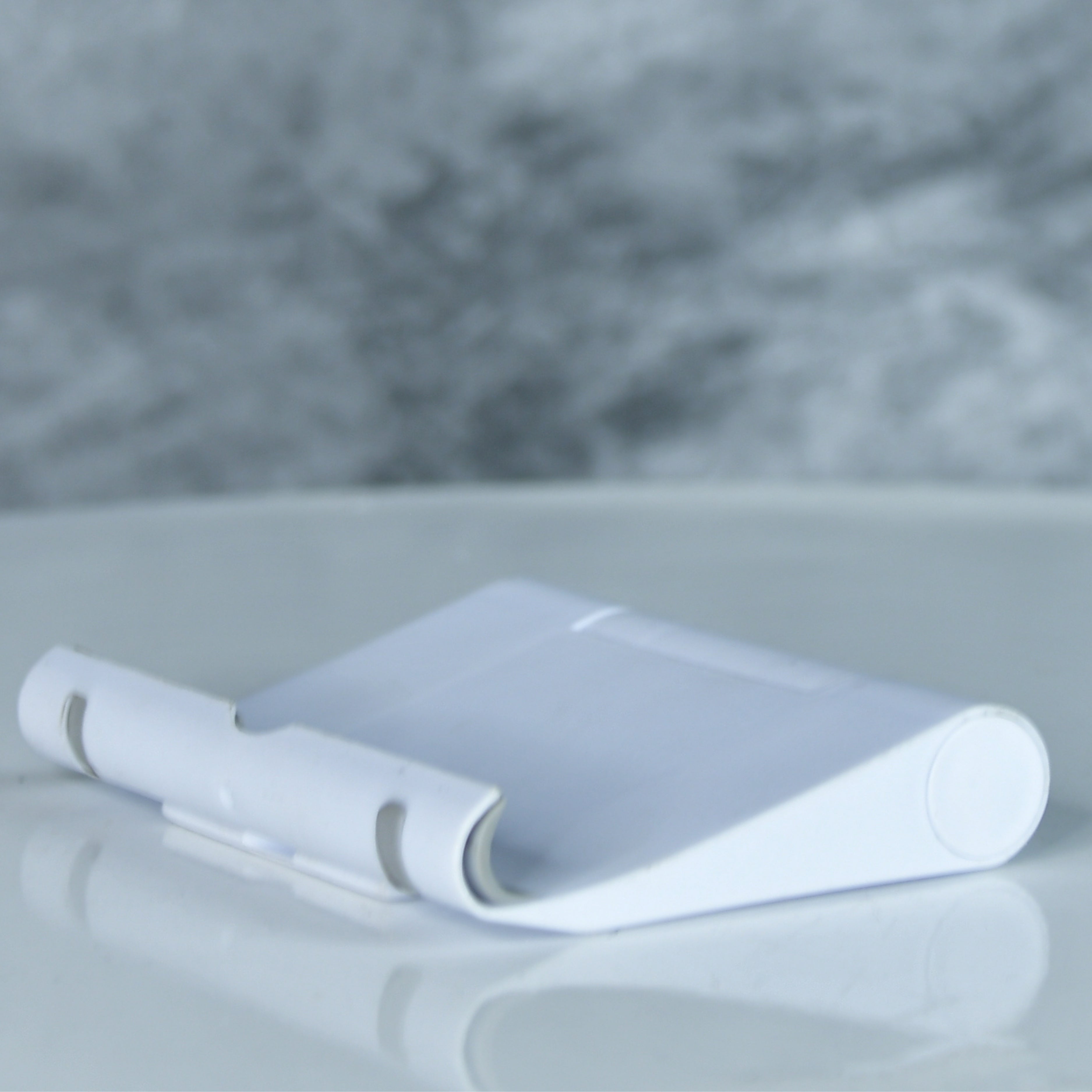 Sowpeace / Adjustable White Tablet Stand | Trendy Desk Accessory