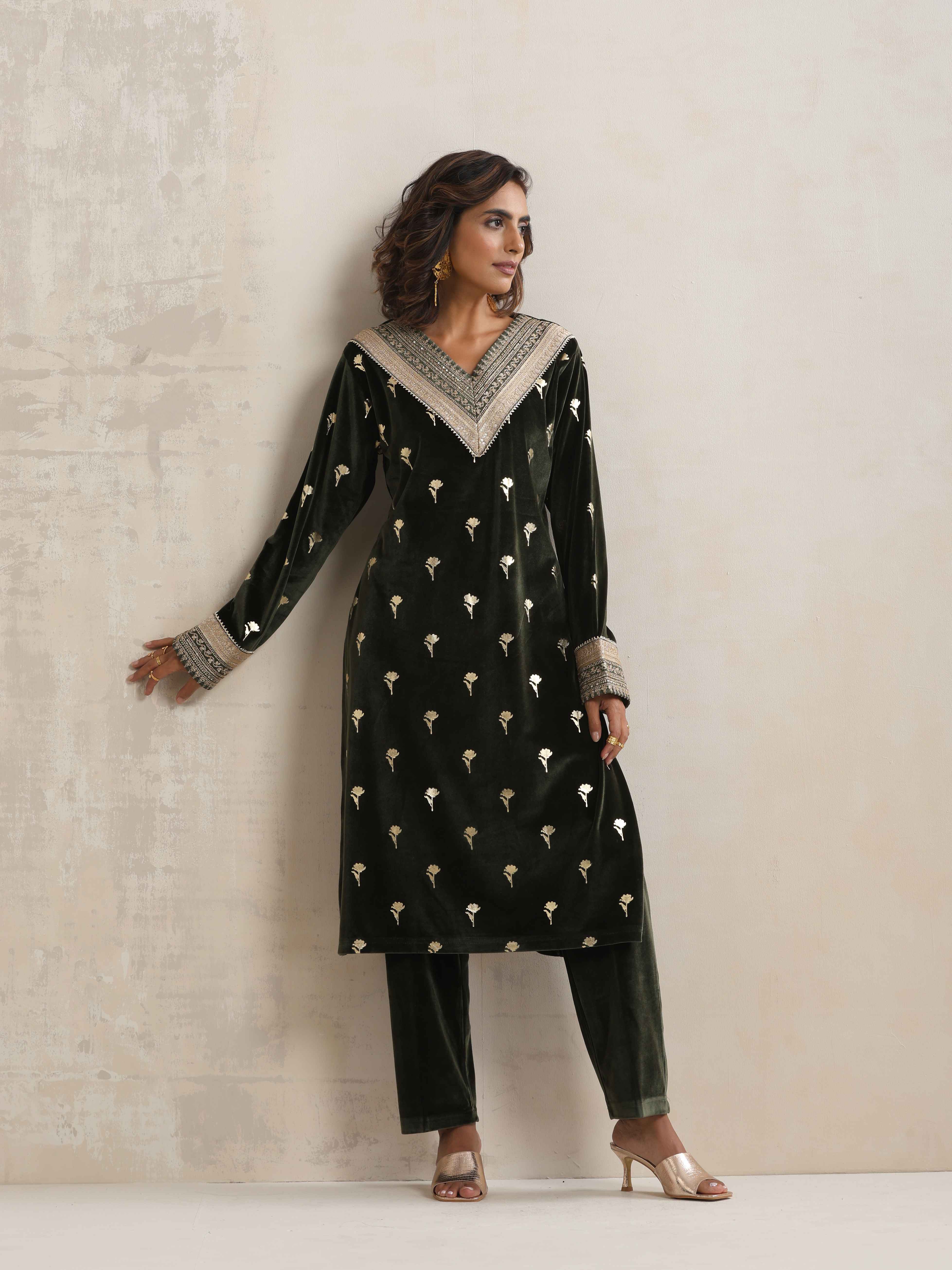 trueBrowns Green Velvet Floral Embroidered Kurta Pant Dupatta Set - Distacart