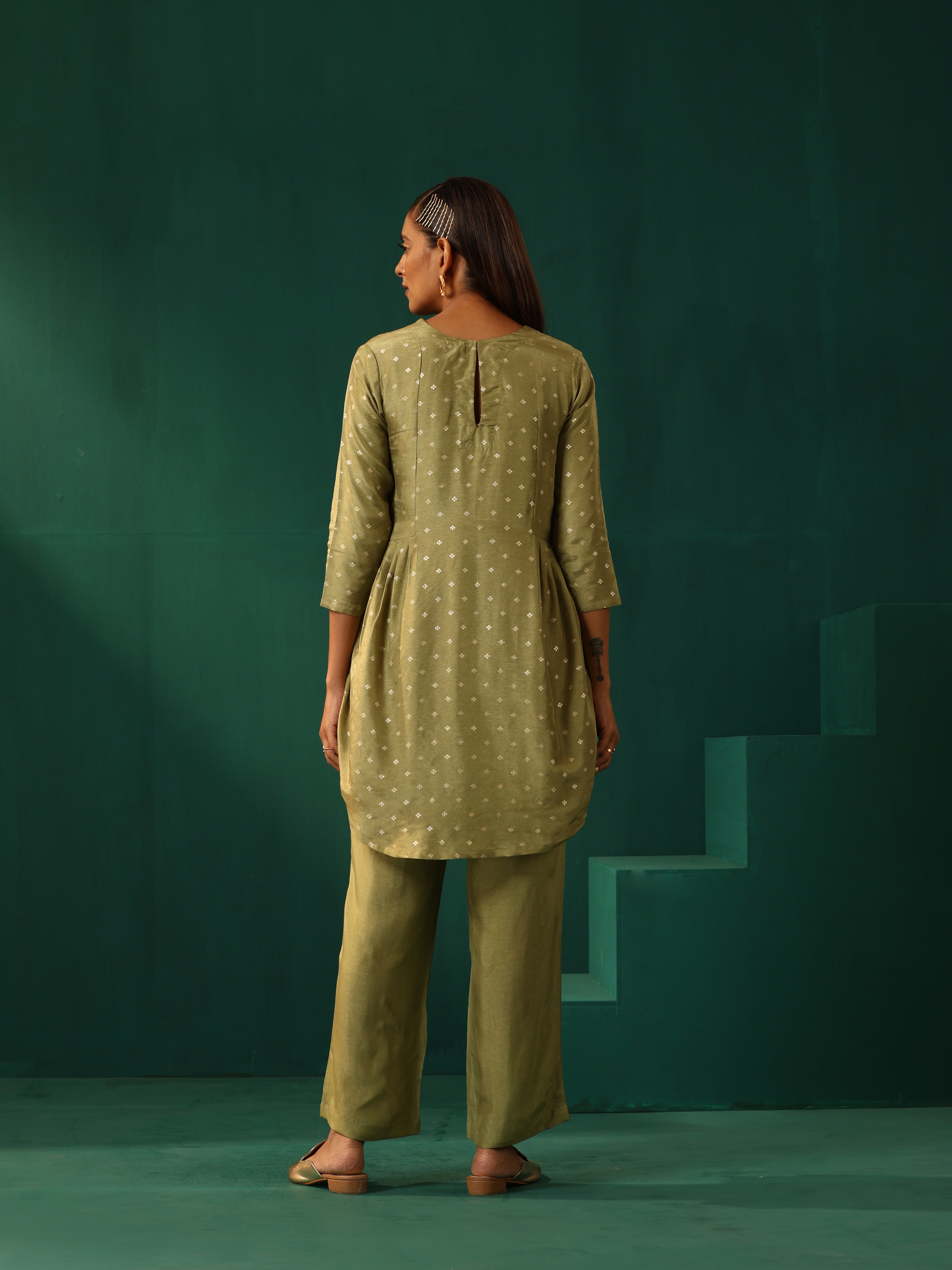 trueBrowns Green Square Viscose Silk Side Gathered Co-ord Set - Distacart
