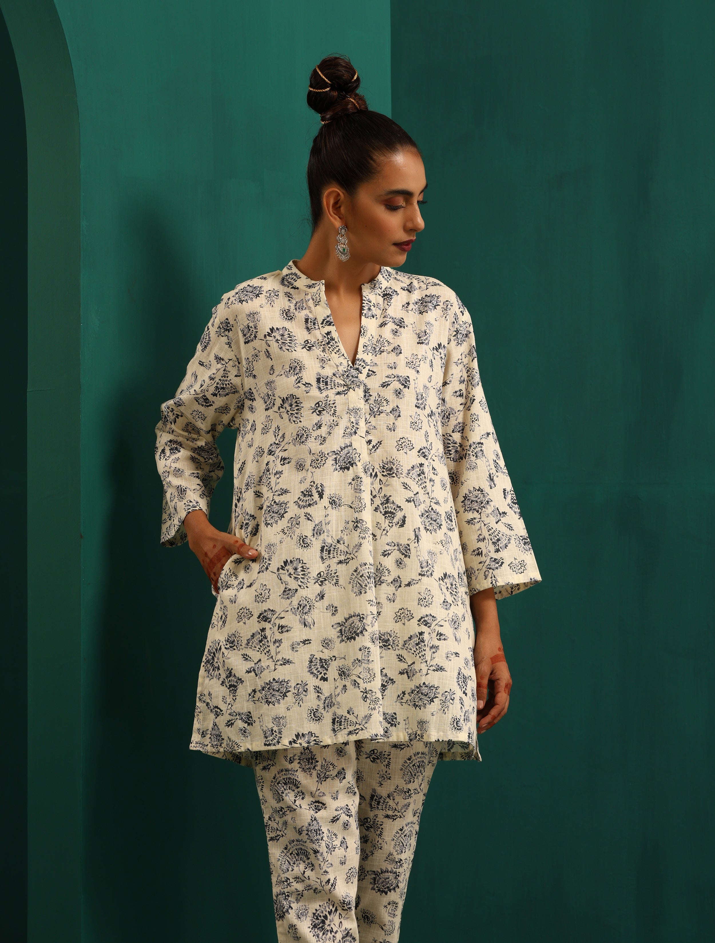 trueBrowns Blue Floral Cotton Printed Relaxed Co-ord Set - Distacart