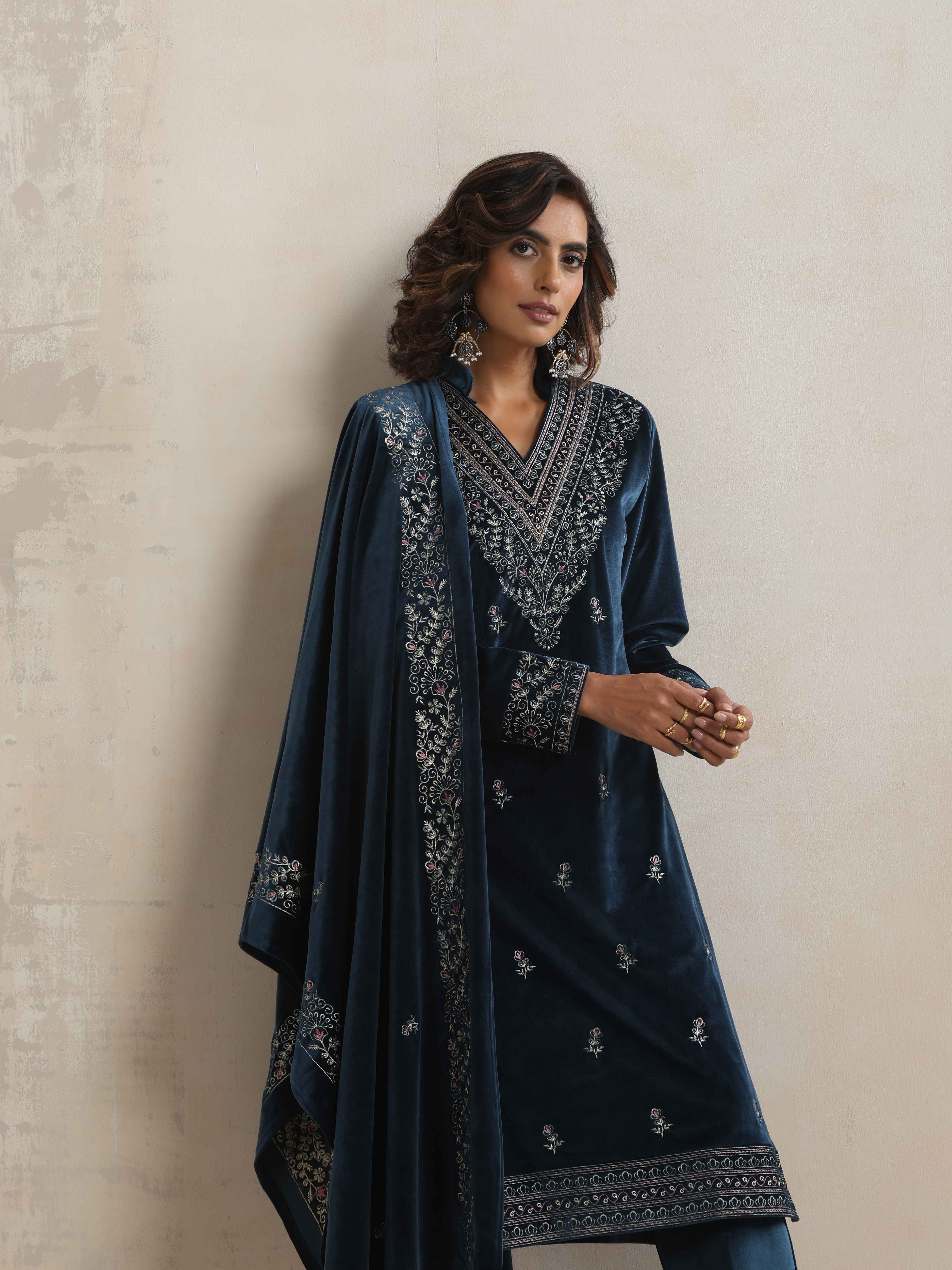 trueBrowns Blue Velvet Embroidered Kurta Pant Dupatta Set - Distacart