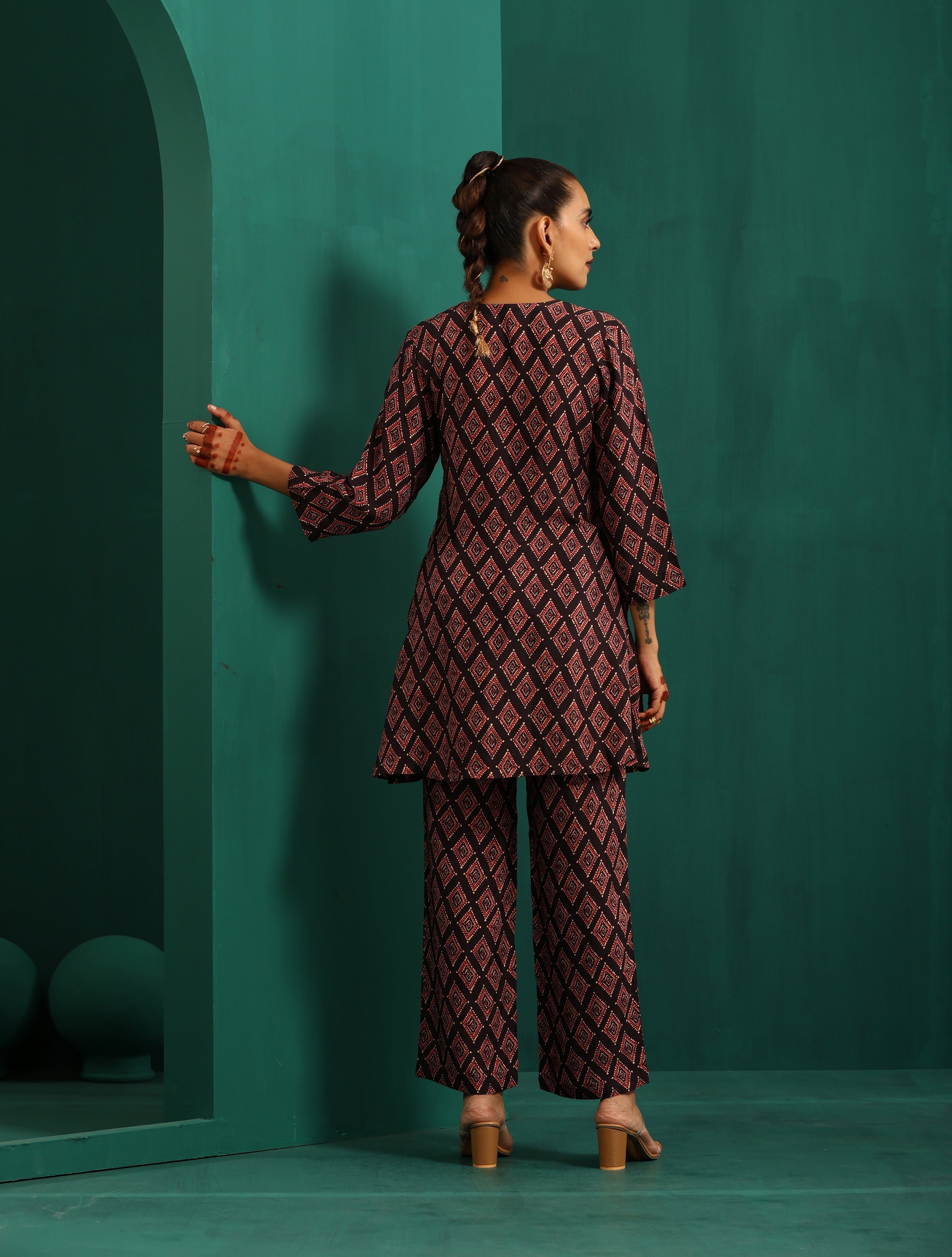 trueBrowns Black Diamond Muslin Silk Printed Relaxed Co-ord Set - Distacart