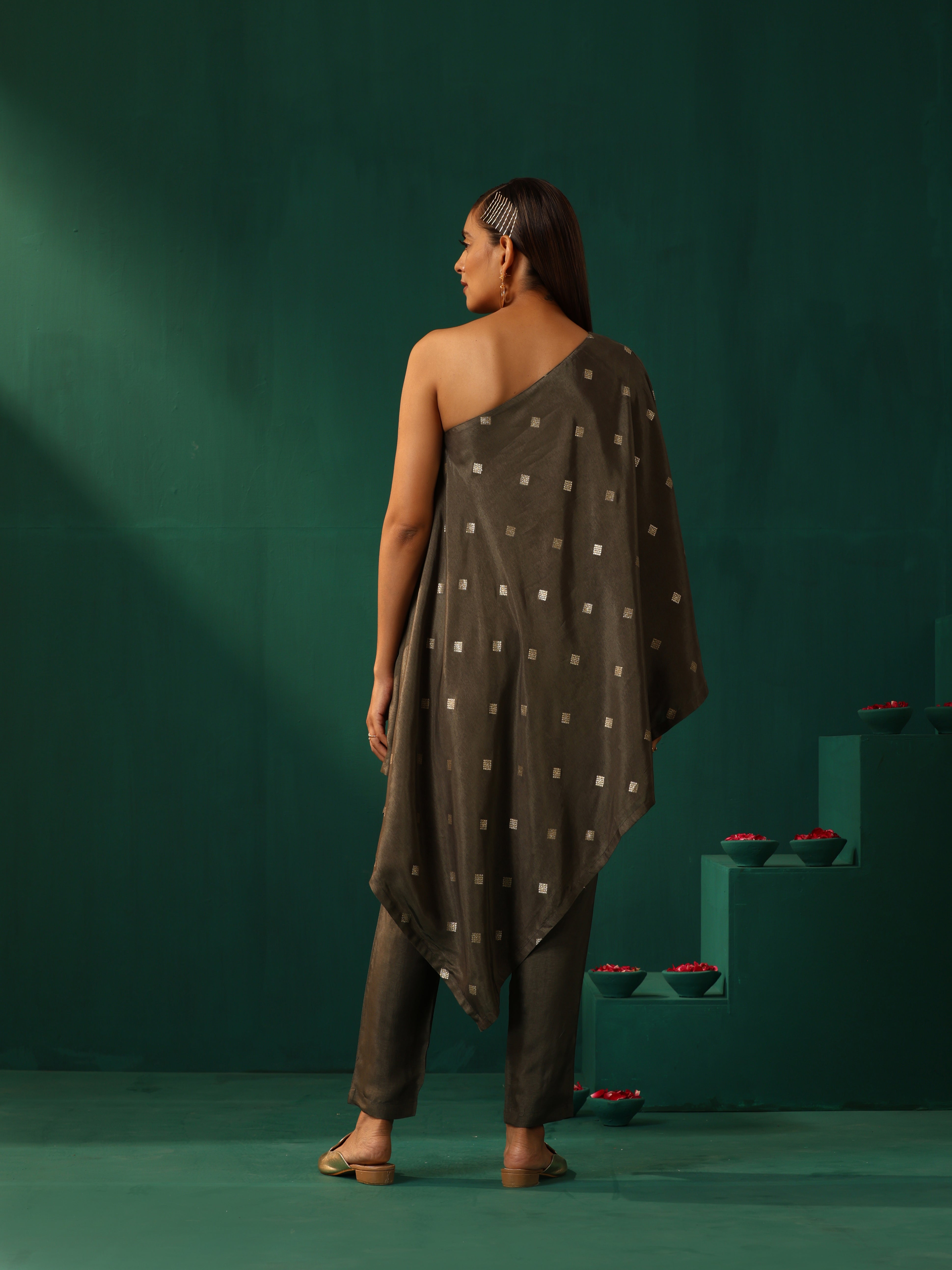 trueBrowns Grey Diamond Viscose Silk One-Shoulder Kurta Pant Set - Distacart