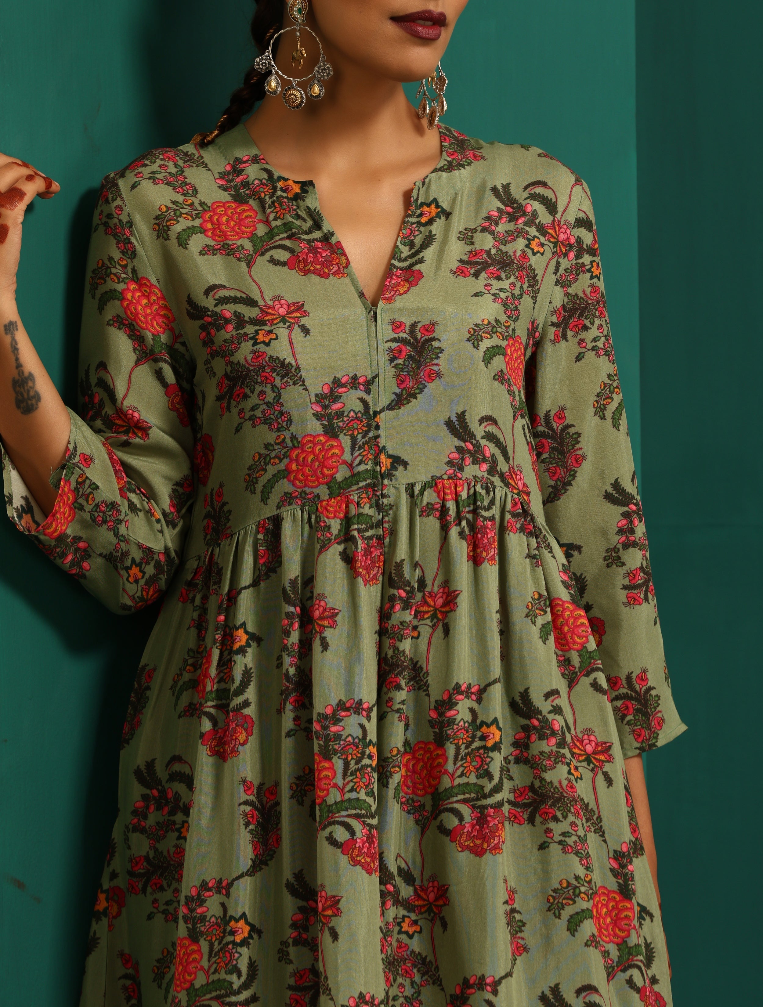 trueBrowns Green Floral Muslin Silk Printed Front Slit Kurta Pant Set - Distacart