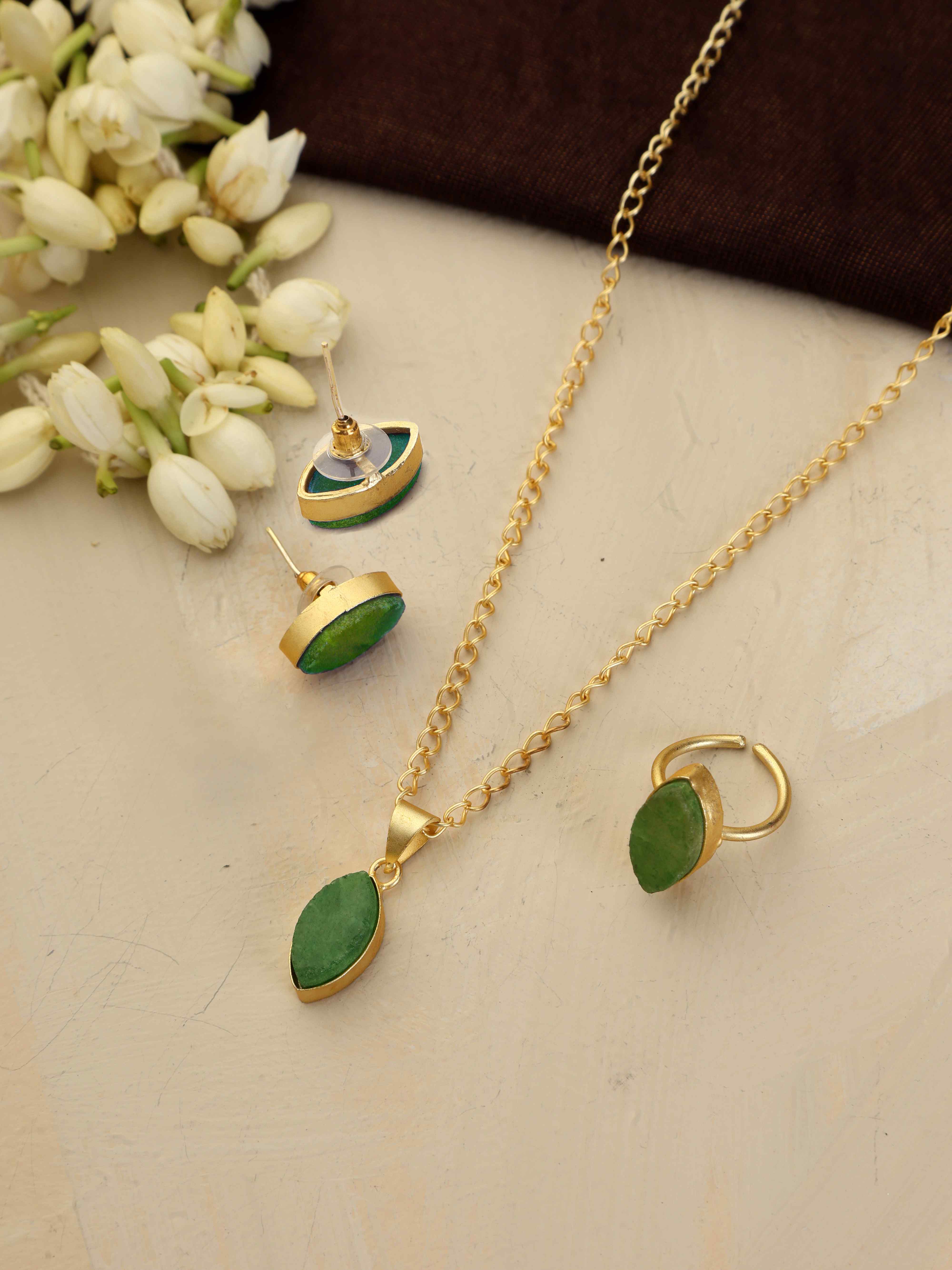 trueBrowns Gold Tone Green Stone Pendant Set - Distacart