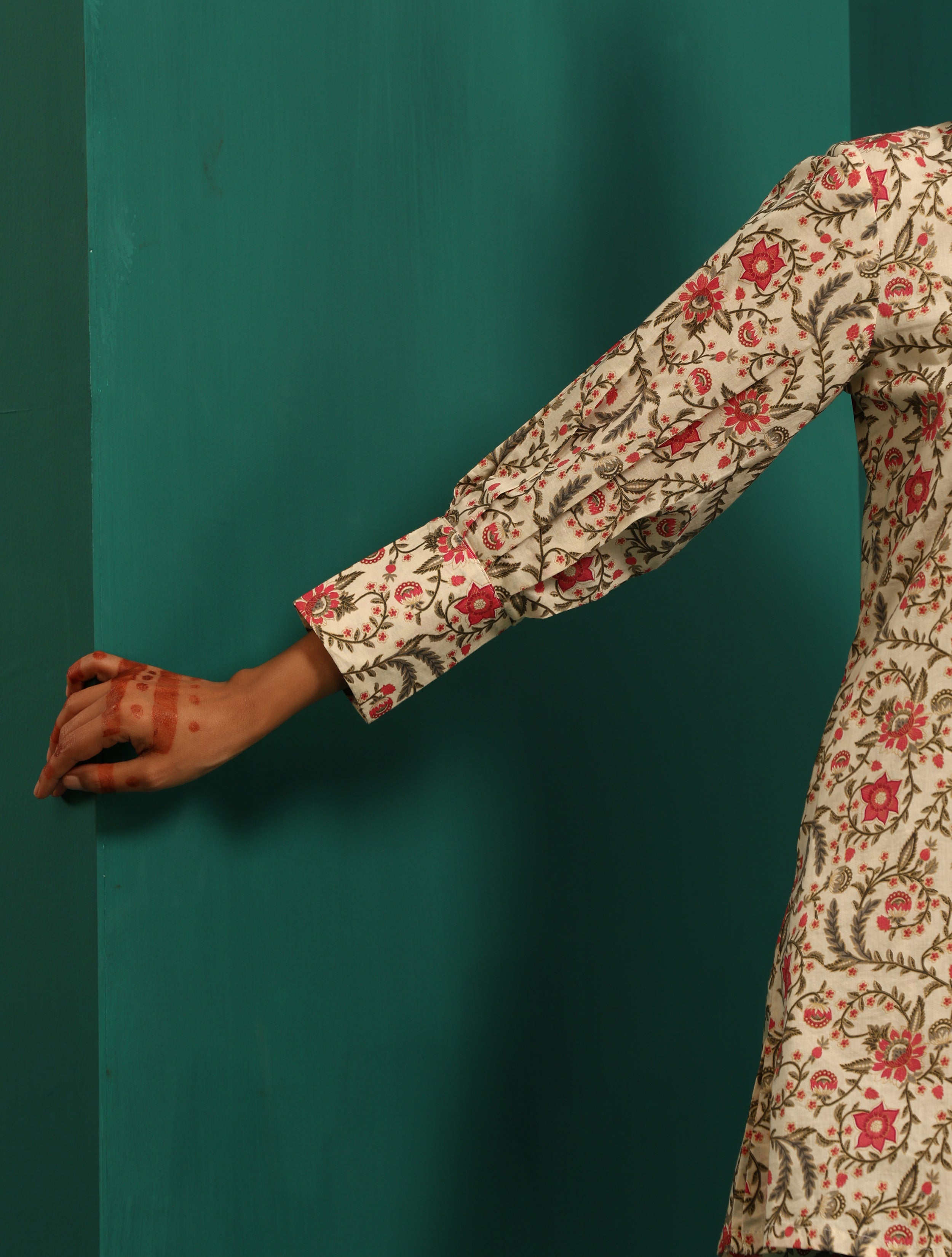trueBrowns Pink Floral Cotton Printed Neck Pleat Co-ord Set - Distacart