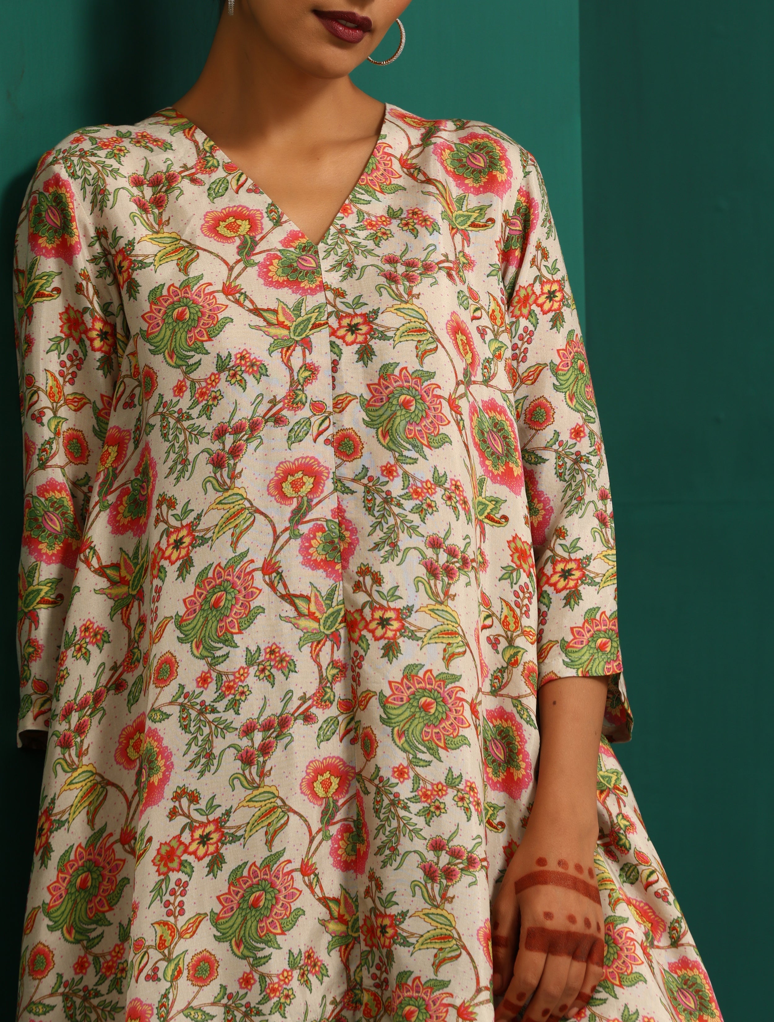 trueBrowns Off white Floral Jaal Muslin Silk Printed High Low Co-ord Set - Distacart