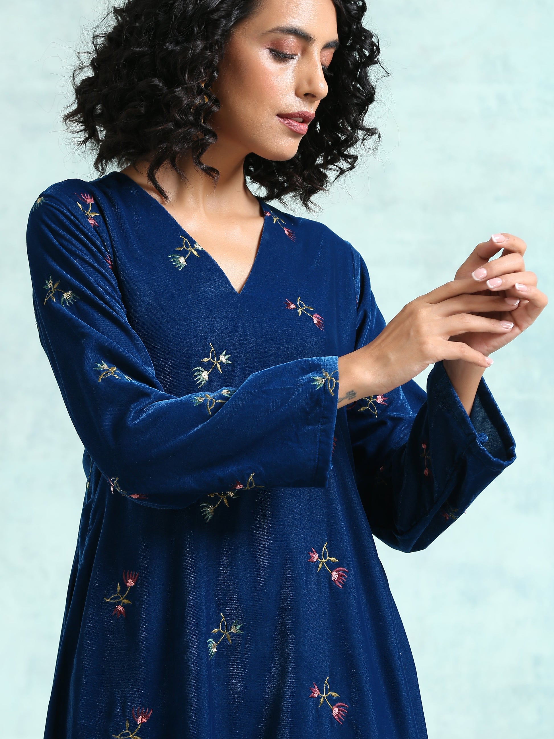 trueBrowns Blue Embroidered Velvet High Slit Kurta - Distacart