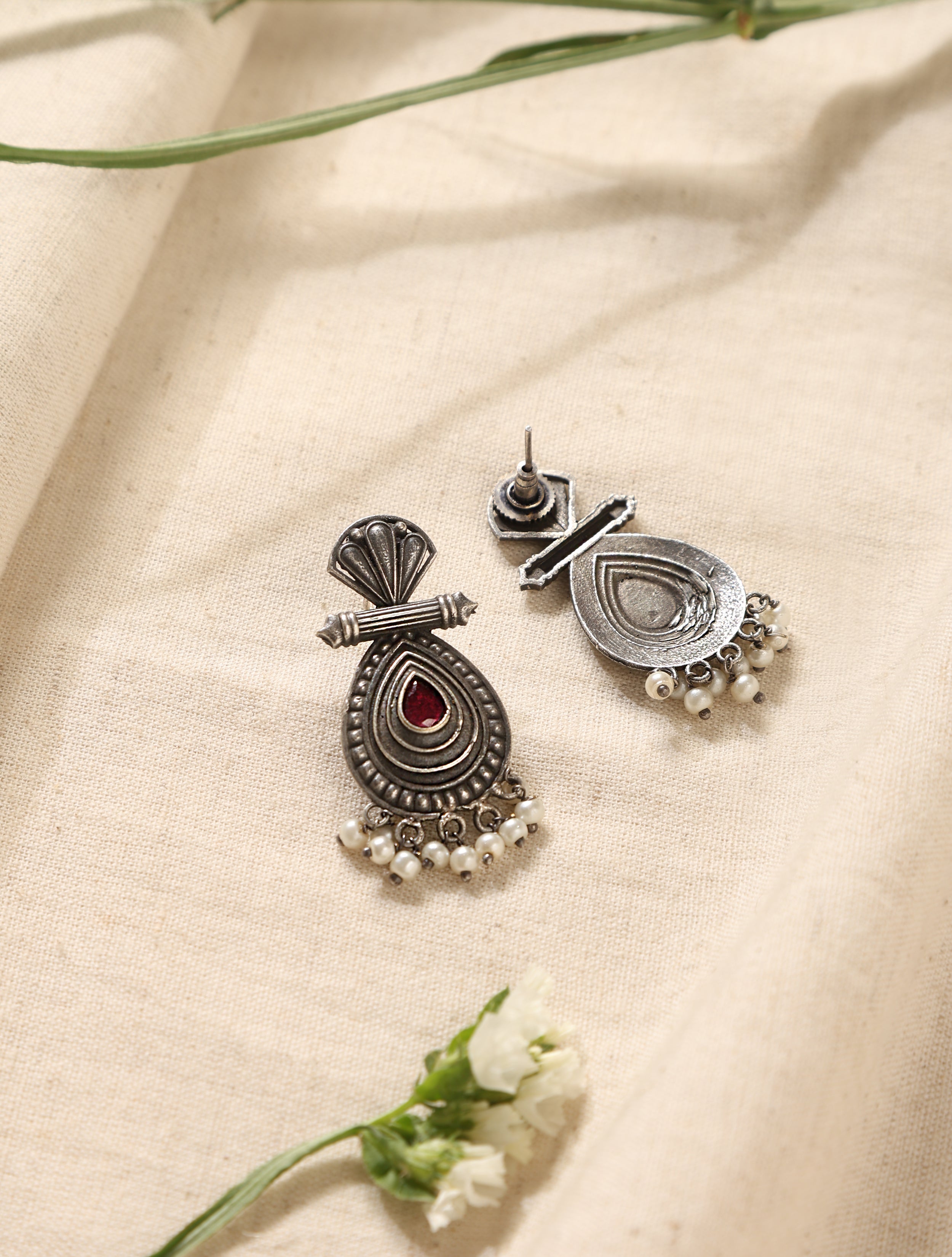 trueBrowns Silver Pearl Bead Earrings