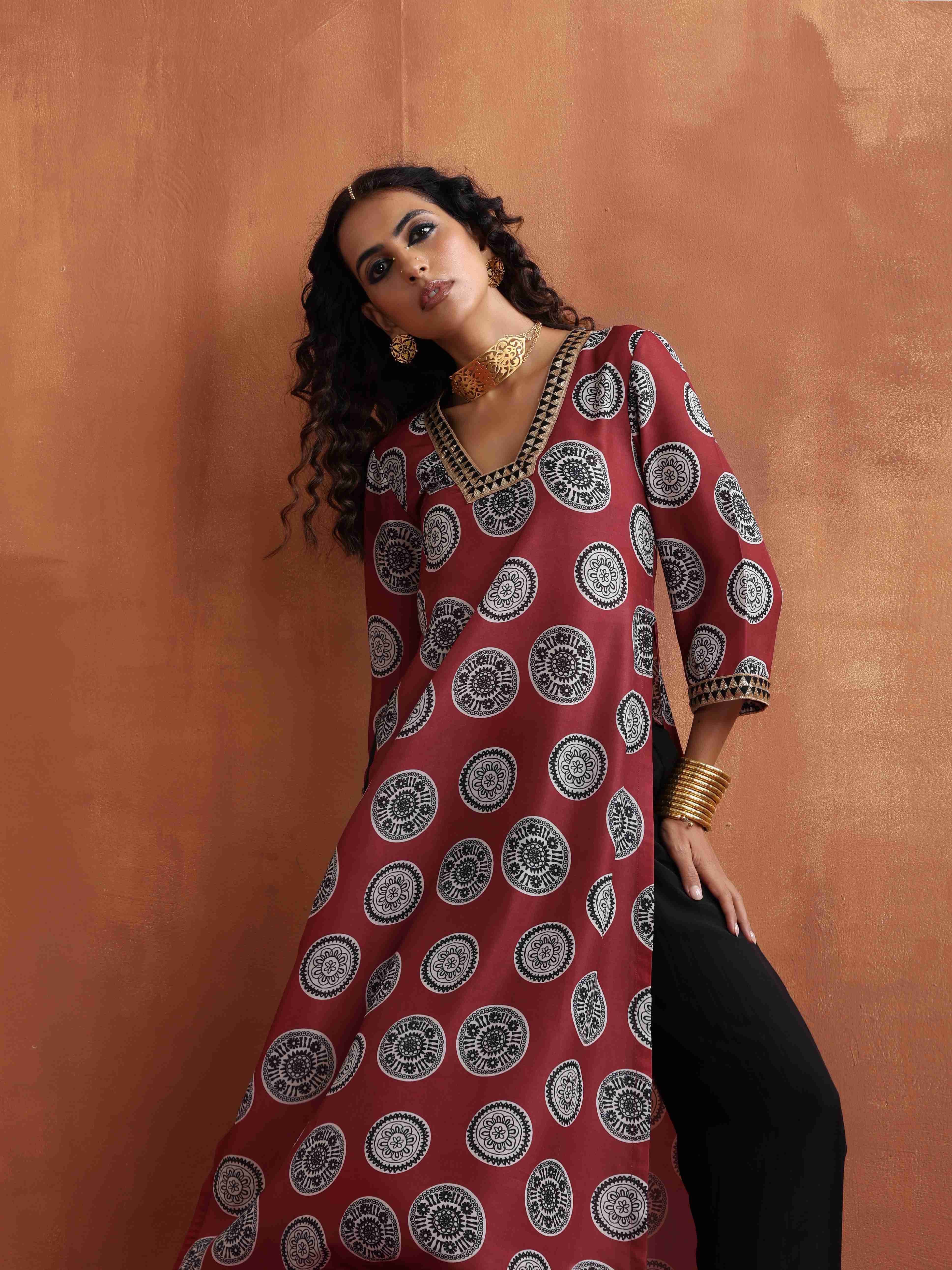 trueBrowns Maroon Print High Slit Kurta Set - Distacart