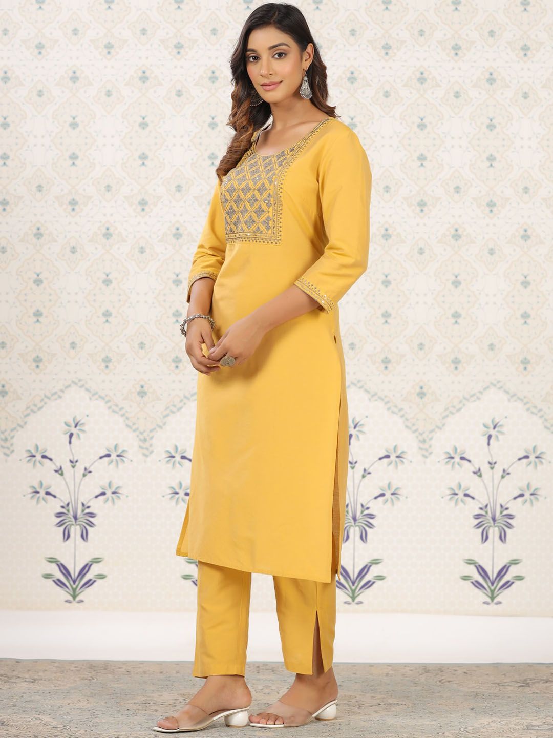 Ode by House of Pataudi Ethnic Motifs Yoke Design Thread Work Straight Kurta with Trousers - Distacart