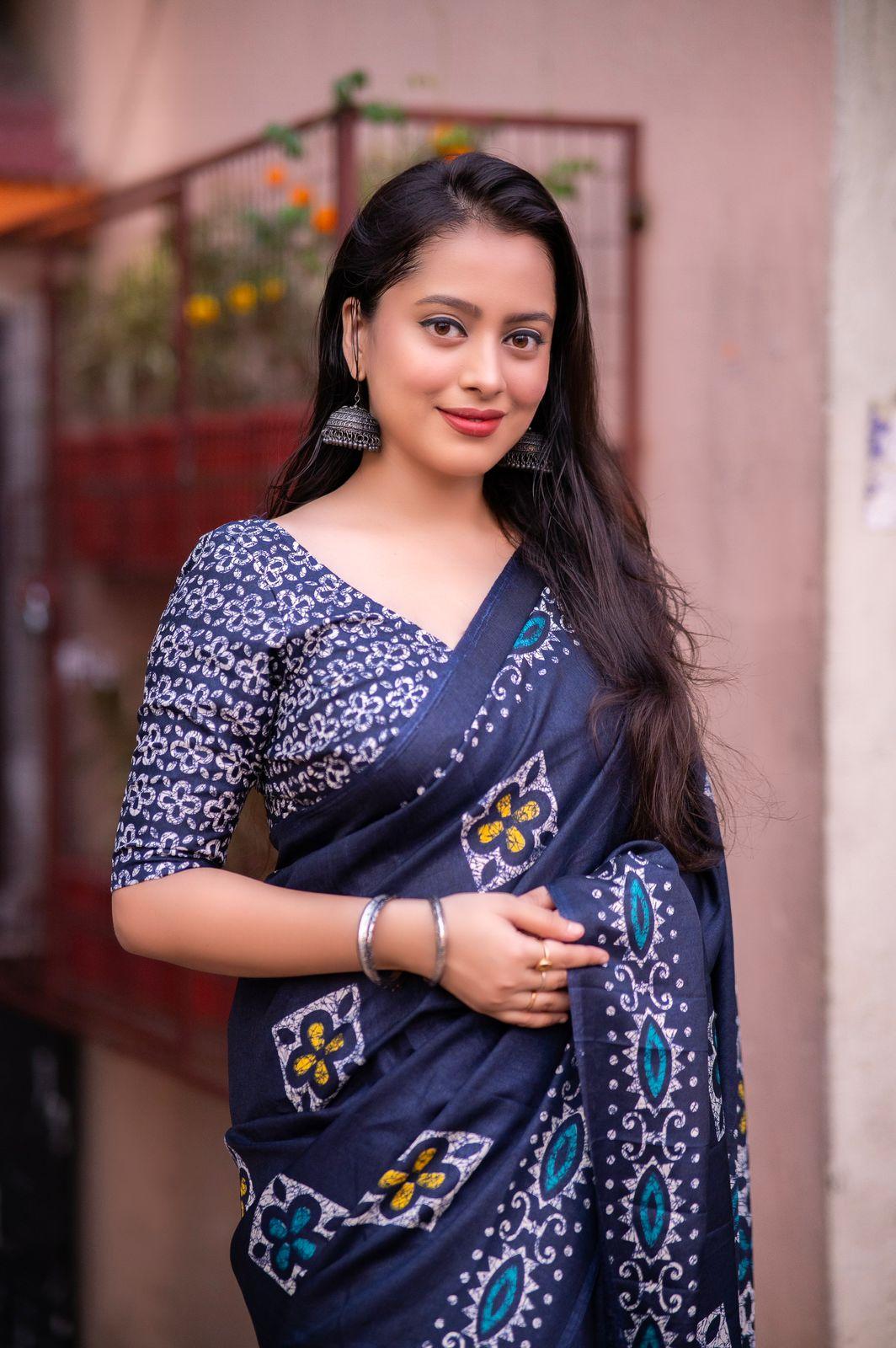 Blue Silk Blend Ethnic Motifs Saree with Unstitched Blouse - A2M