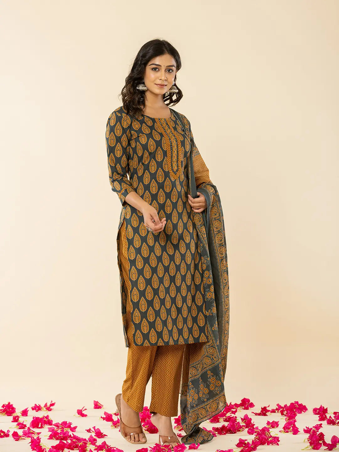 Yufta Military Green Cotton Straight Kurta Dupatta Pant Set - Distacart