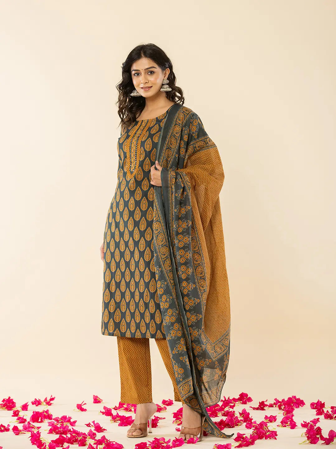 Yufta Military Green Cotton Straight Kurta Dupatta Pant Set - Distacart