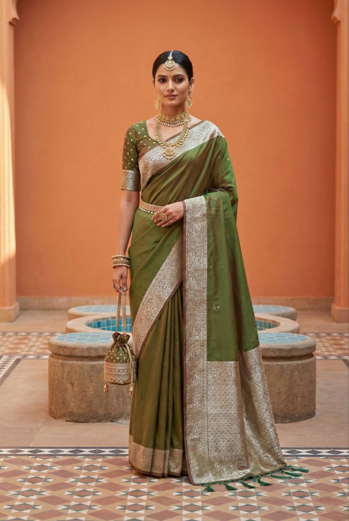 Mameraa Sarees Green Soft Banarasi Silk Fabric Saree With Natural Zari Weaving In Gala Border-Green - Dista