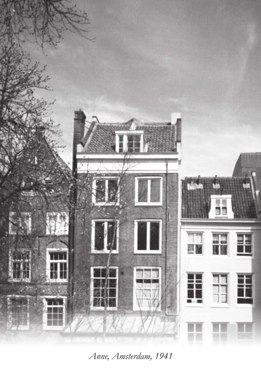 Diary Of A Young Girl - Anne Frank - Dista