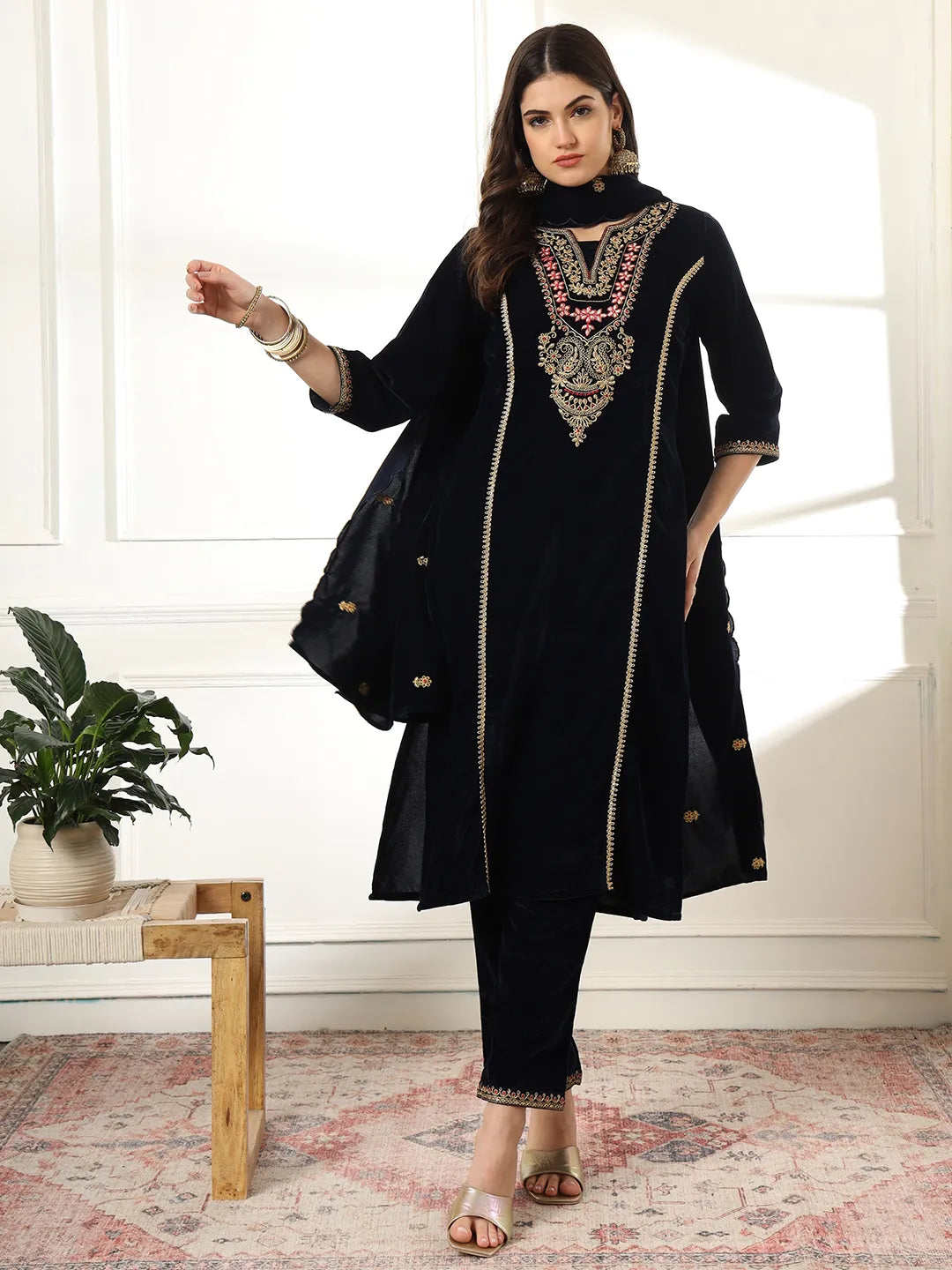 Yufta Velvet Black Kurta Dupatta Set With Embroidery - Distacart