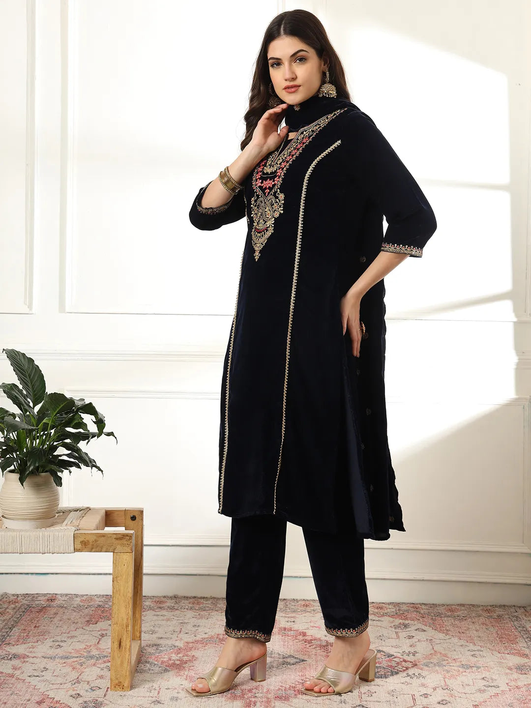Yufta Velvet Black Kurta Dupatta Set With Embroidery - Distacart