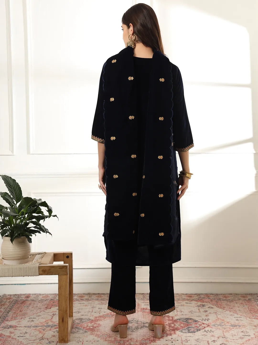 Yufta Velvet Black Kurta Dupatta Set With Embroidery - Distacart