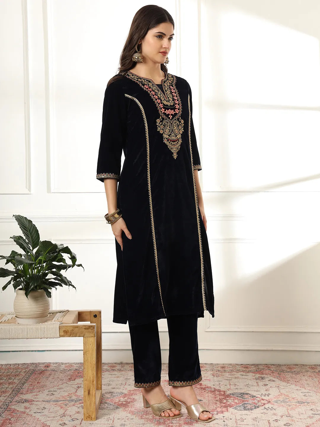 Yufta Velvet Black Kurta Dupatta Set With Embroidery - Distacart