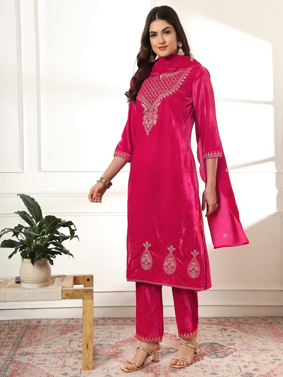 Yufta Pink Velvet Kurta Dupatta Set With Embroidery - Distacart