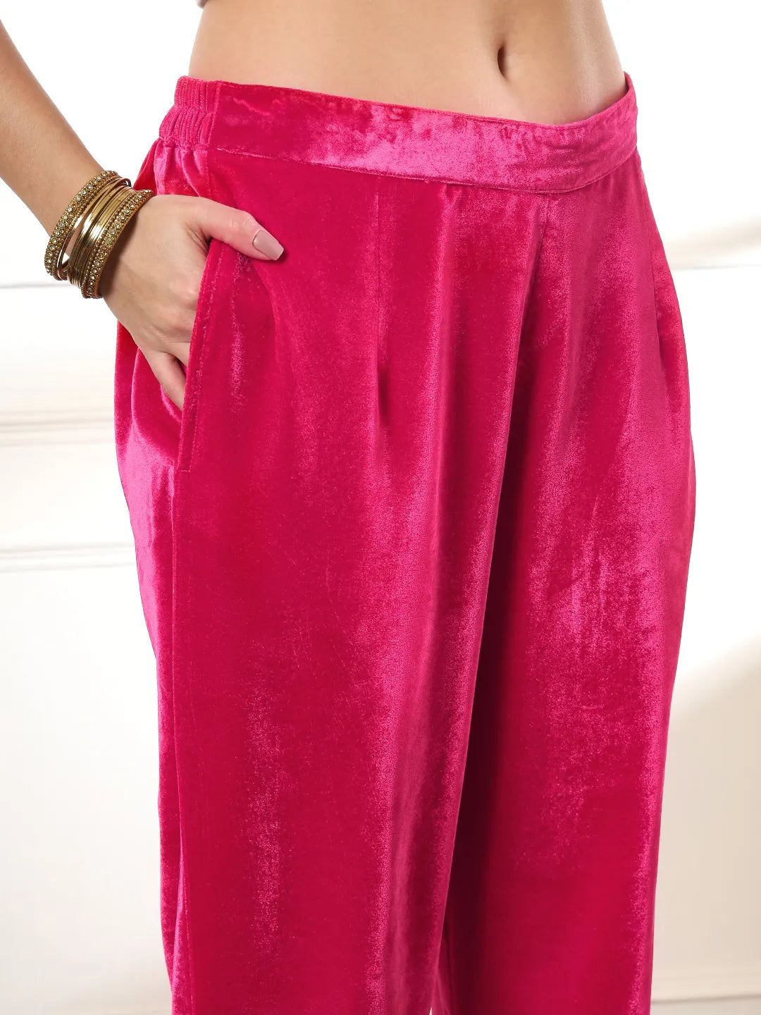 Yufta Pink Velvet Kurta Dupatta Set With Embroidery