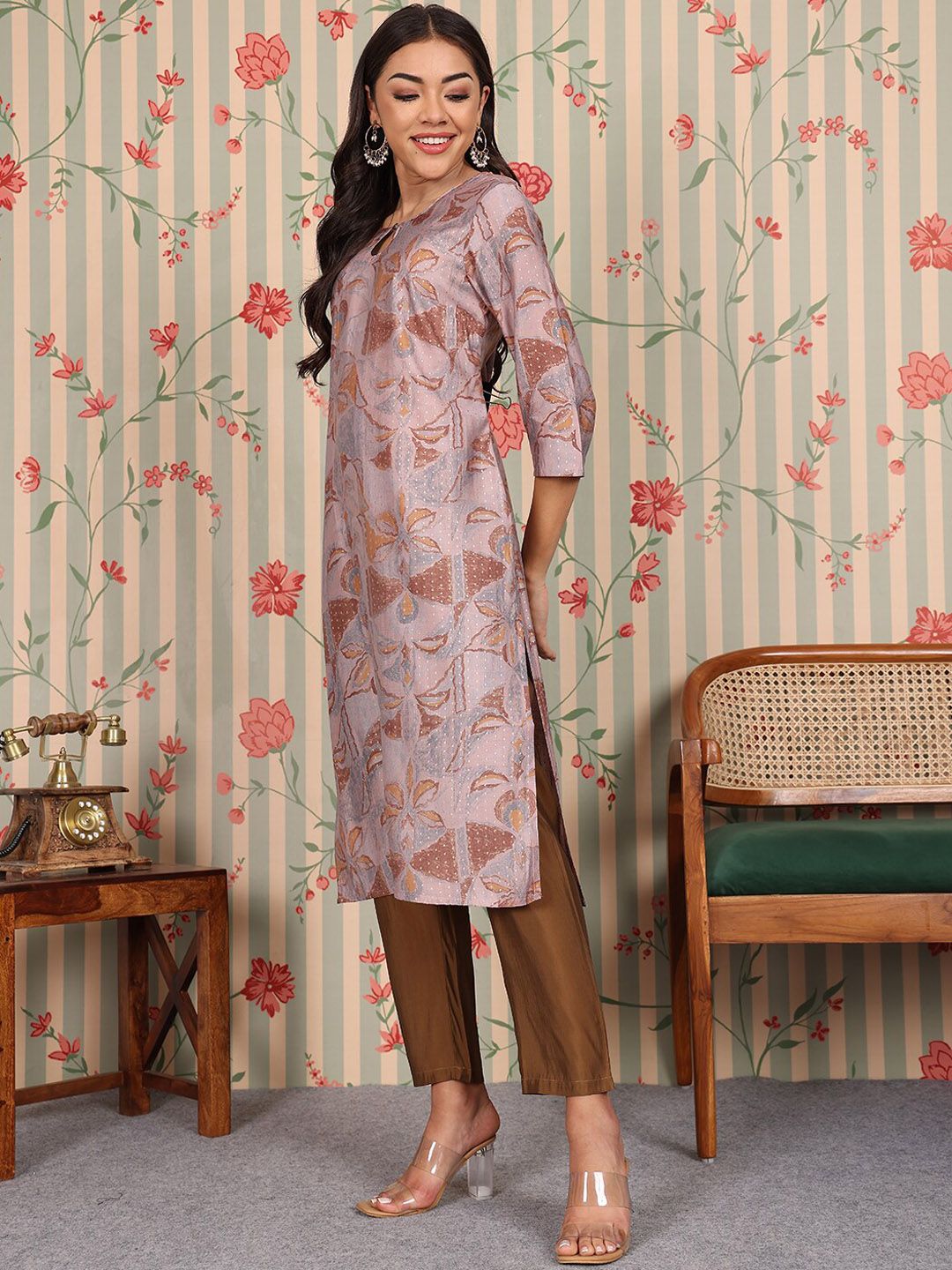 Ode by House of Pataudi Floral Printed Straight Chanderi Silk Kurta with Trousers - Distacart