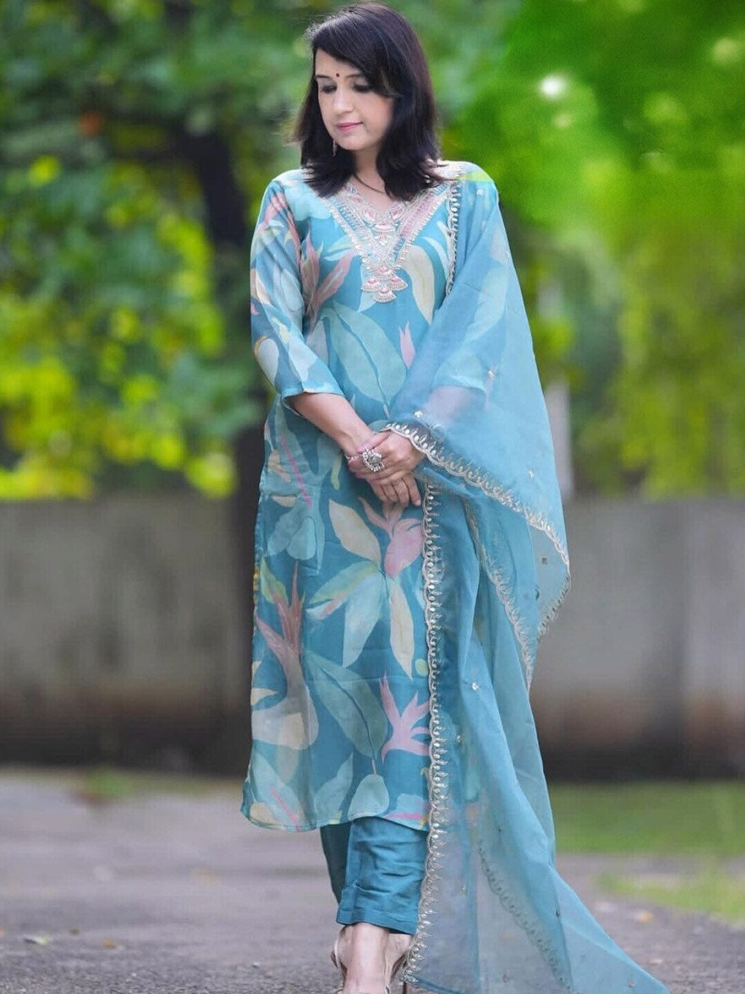 Kalini Floral Printed Thread Work Detail Straight Kurta & Trousers With Dupatta - Distacart