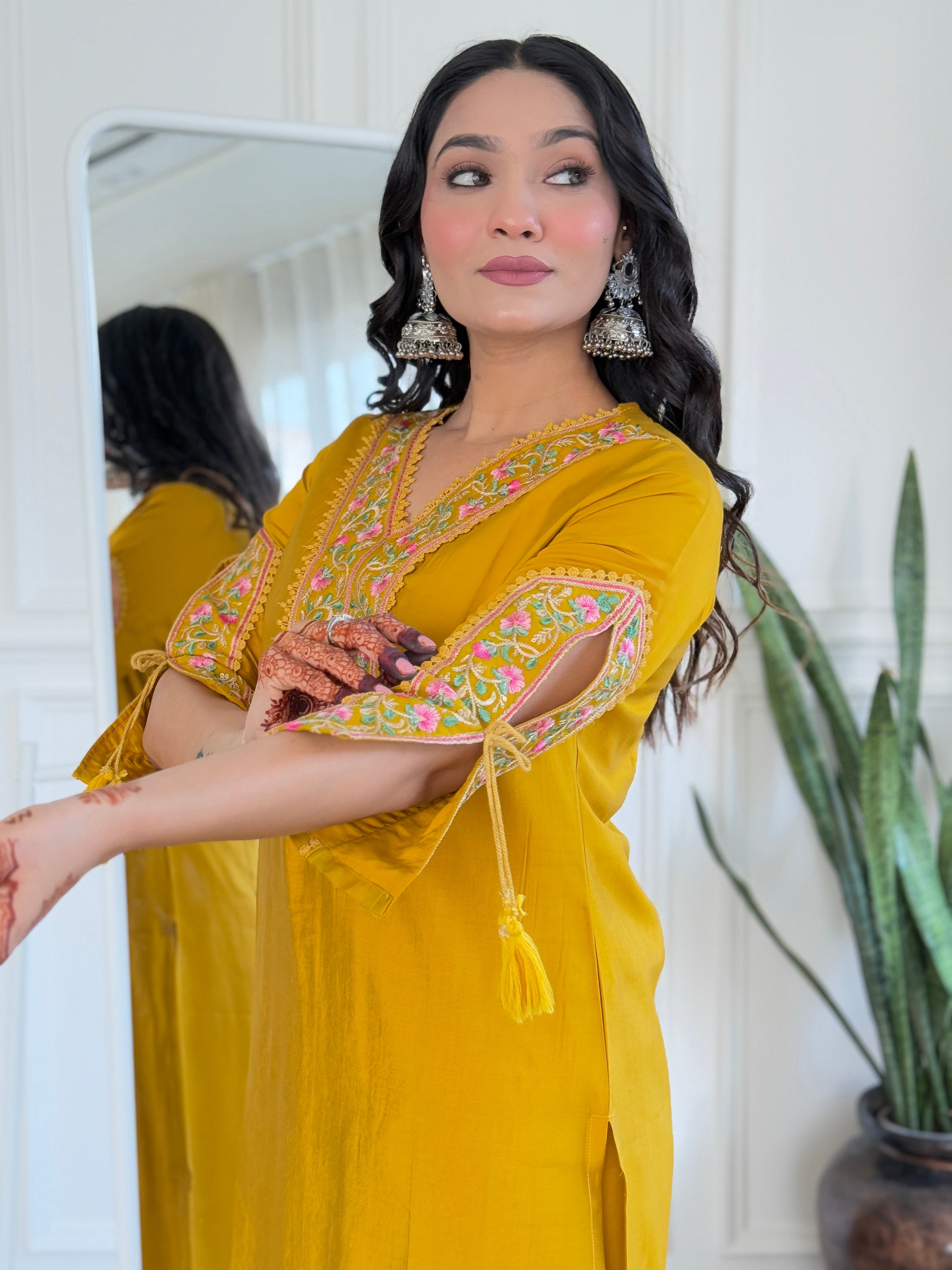 The52 Beautiful Women's Thread work Viscose Fabric Straight Kurta, Pant and Dupatta Set