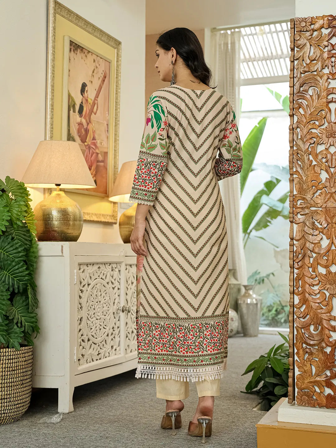 Yufta Pink Cotton Straight Floral Print Beads And Stones Lace Work Kurta Dupatta Set