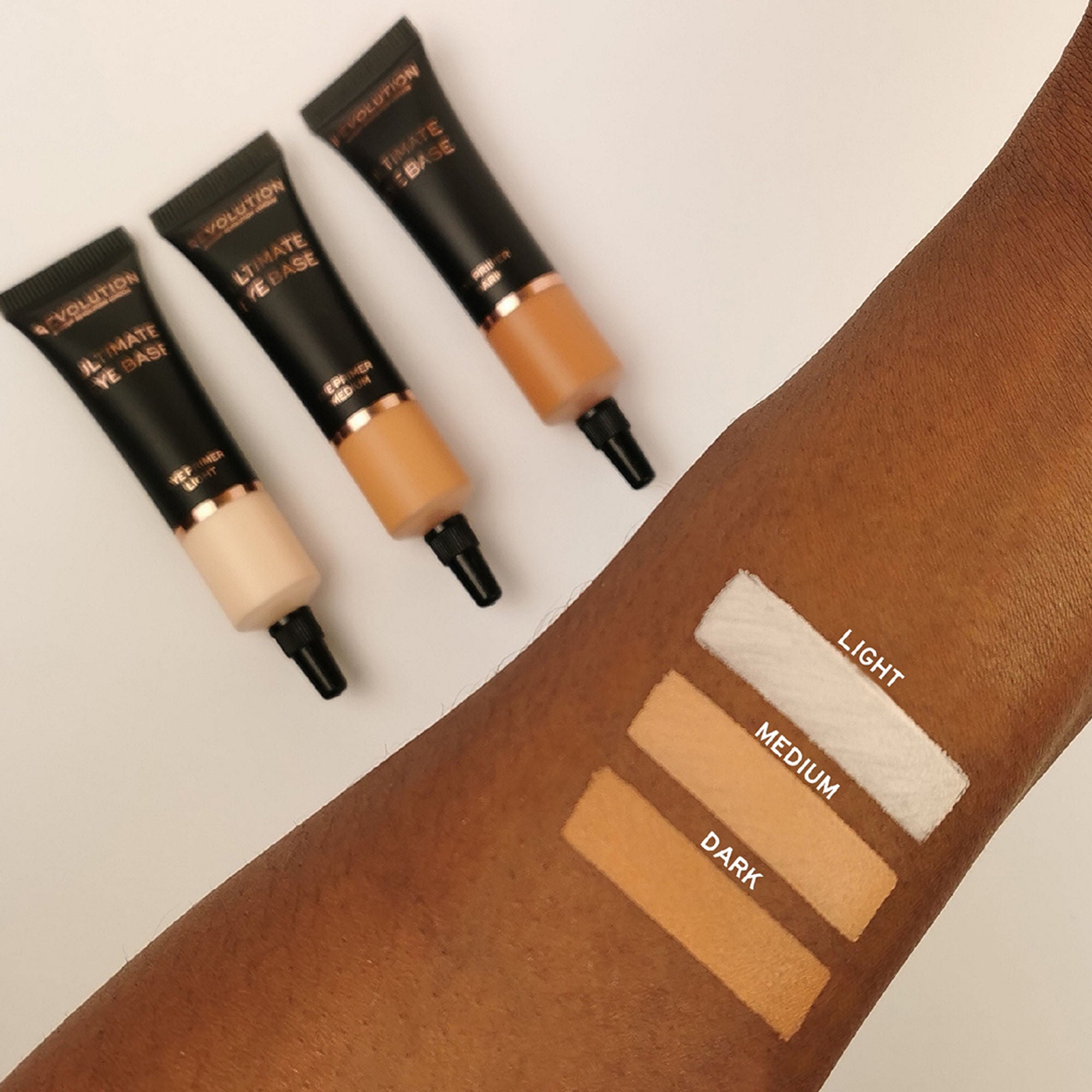 Makeup Revolution Ultimate - Base Dark