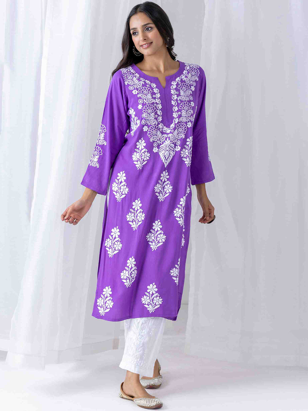 HOUSE OF KARI Floral Chikankari Embroidered Notched Round Neck Straight Kurta - Distacart