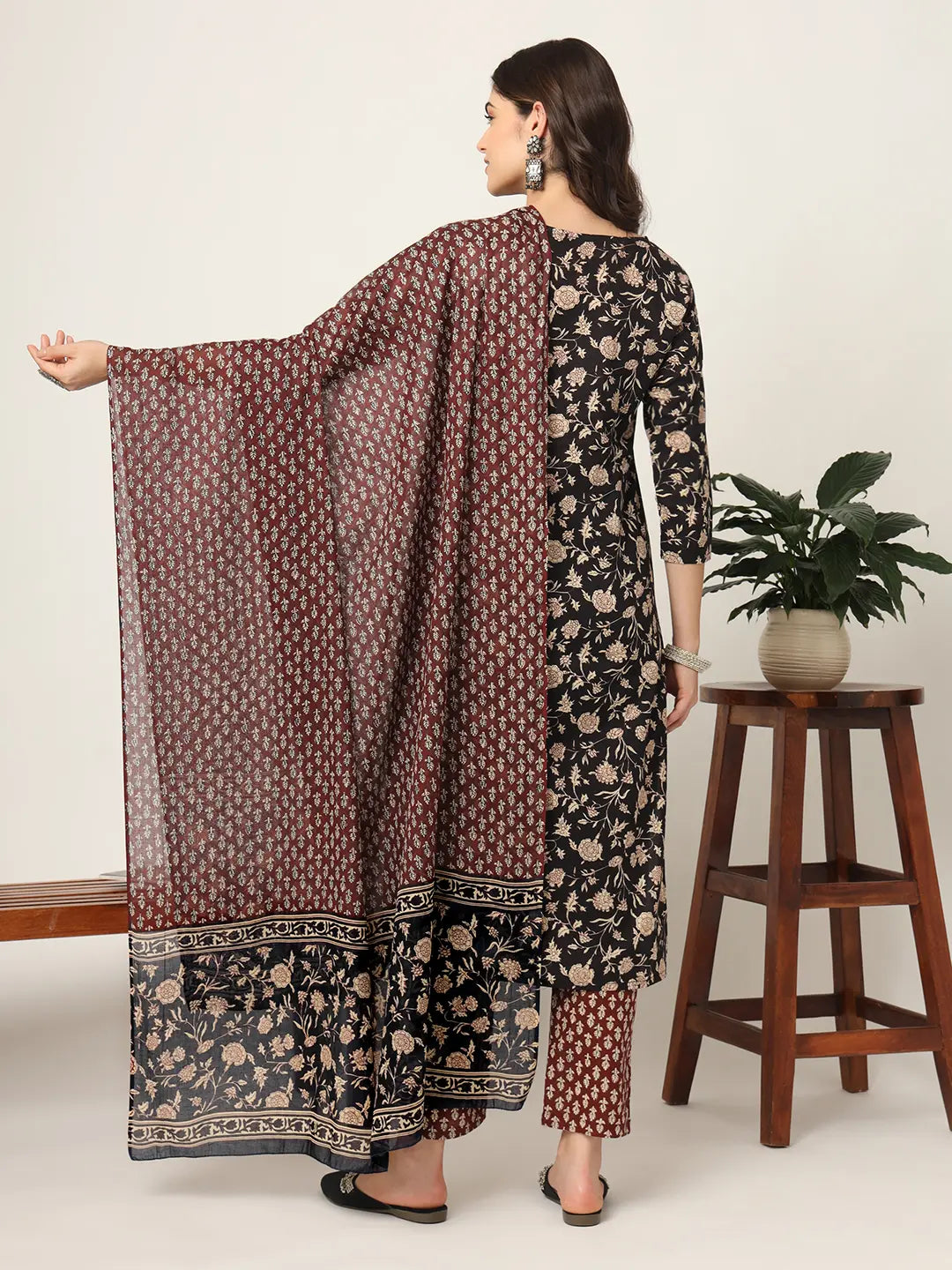 Yufta Piping On Yoke Floral Print Black Cotton Kurta Set With Dupatta Set