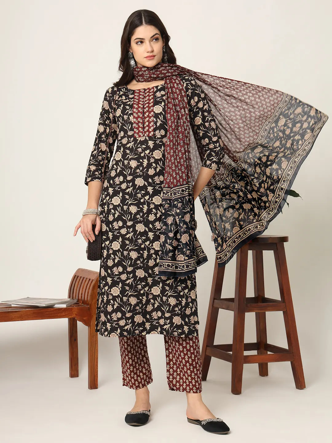 Yufta Piping On Yoke Floral Print Black Cotton Kurta Set With Dupatta Set