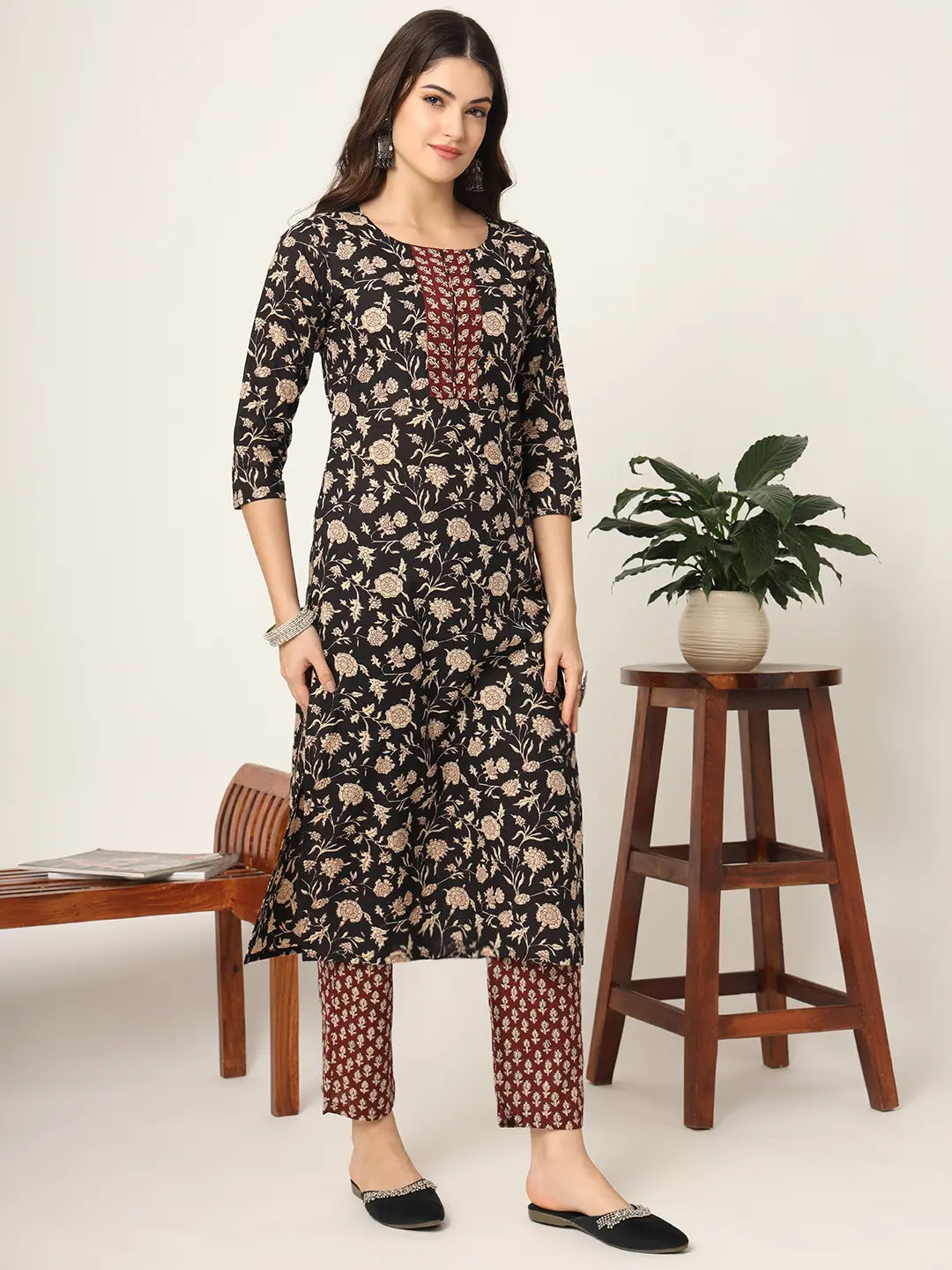 Yufta Piping On Yoke Floral Print Black Cotton Kurta Set With Dupatta Set
