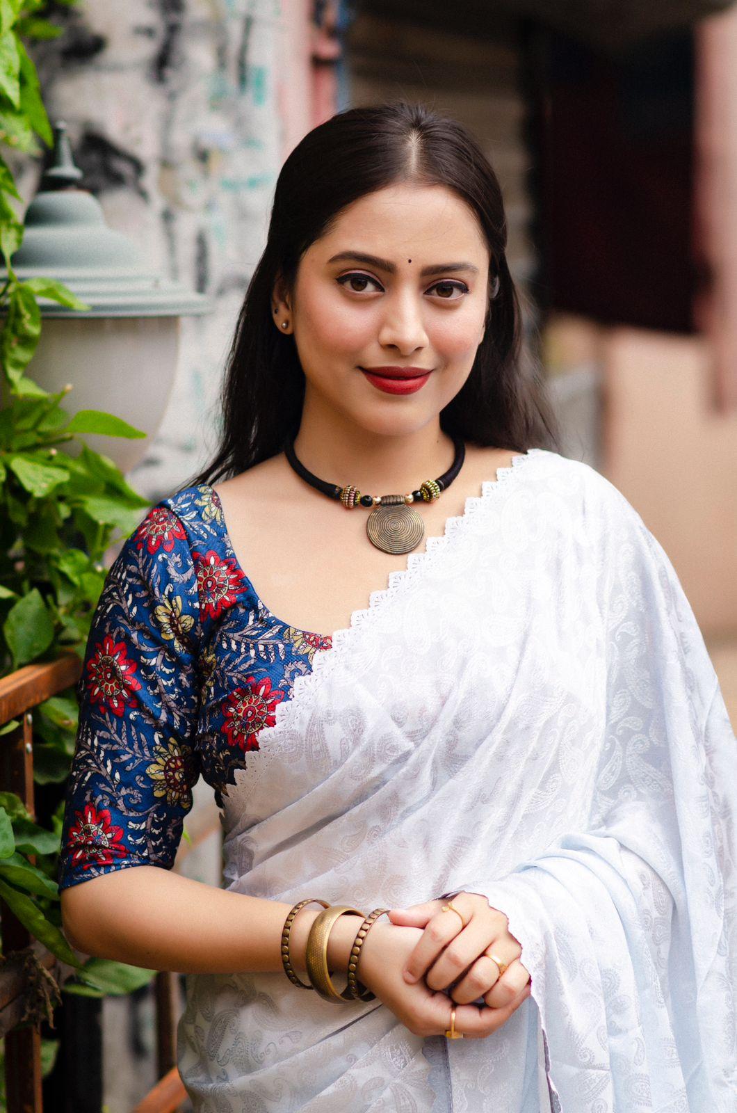 White Poly Silk Ethnic Motifs Saree with Unstitched Blouse - A2M
