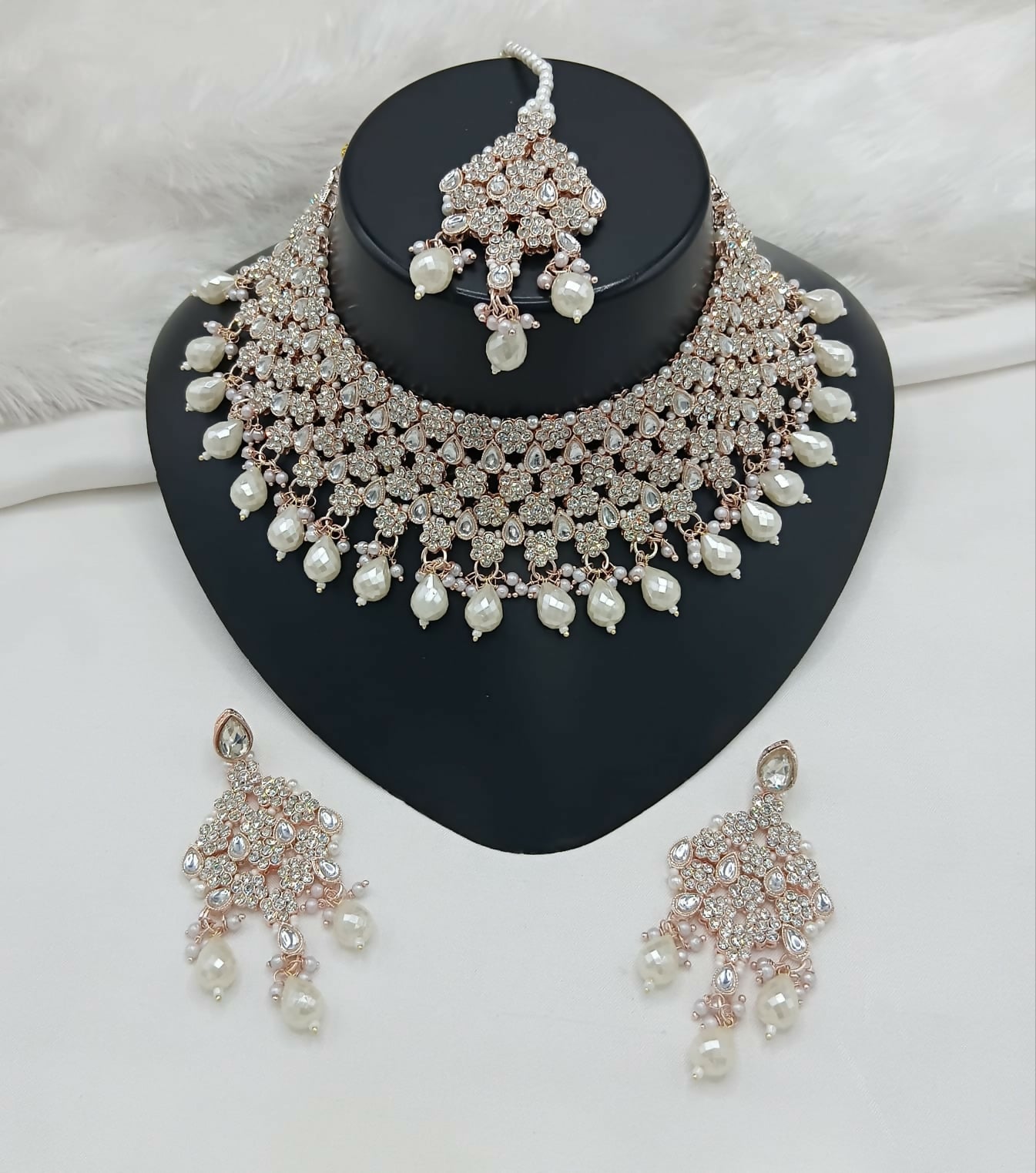 Joban Fashion Women Cream Stone Work Necklace Set